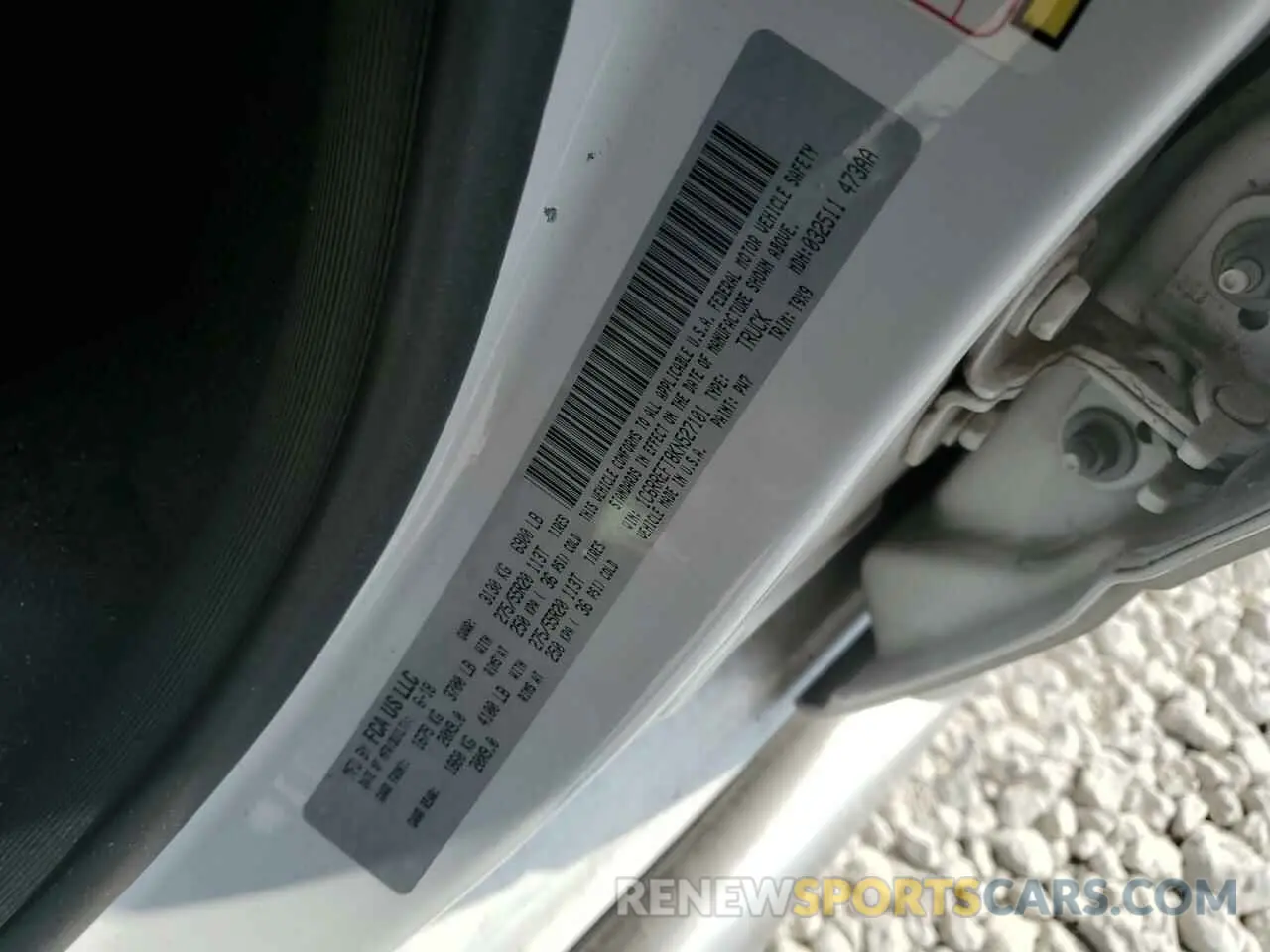 12 Photograph of a damaged car 1C6RREFT8KN527101 RAM 1500 2019