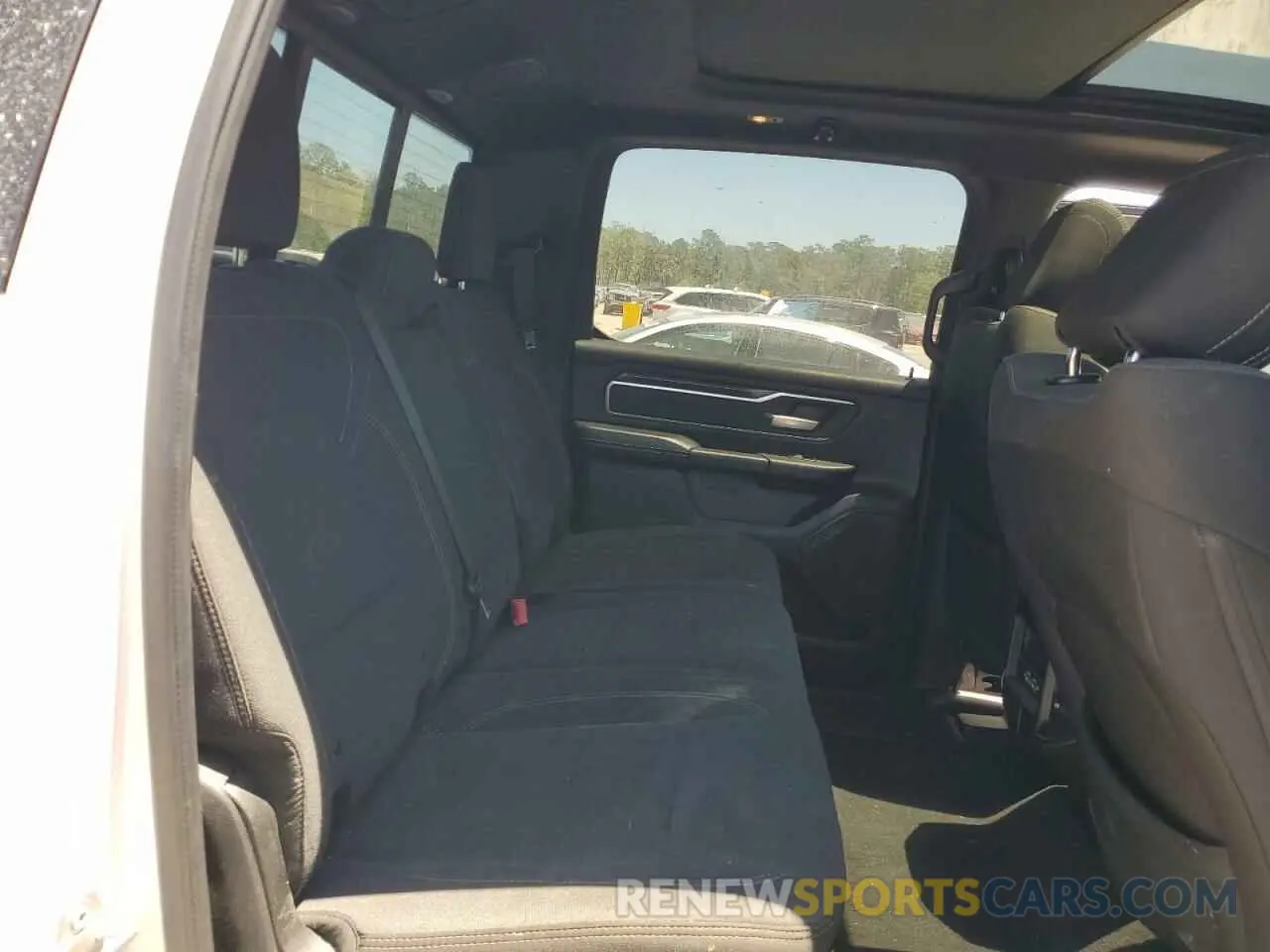 10 Photograph of a damaged car 1C6RREFT9KN558180 RAM 1500 2019