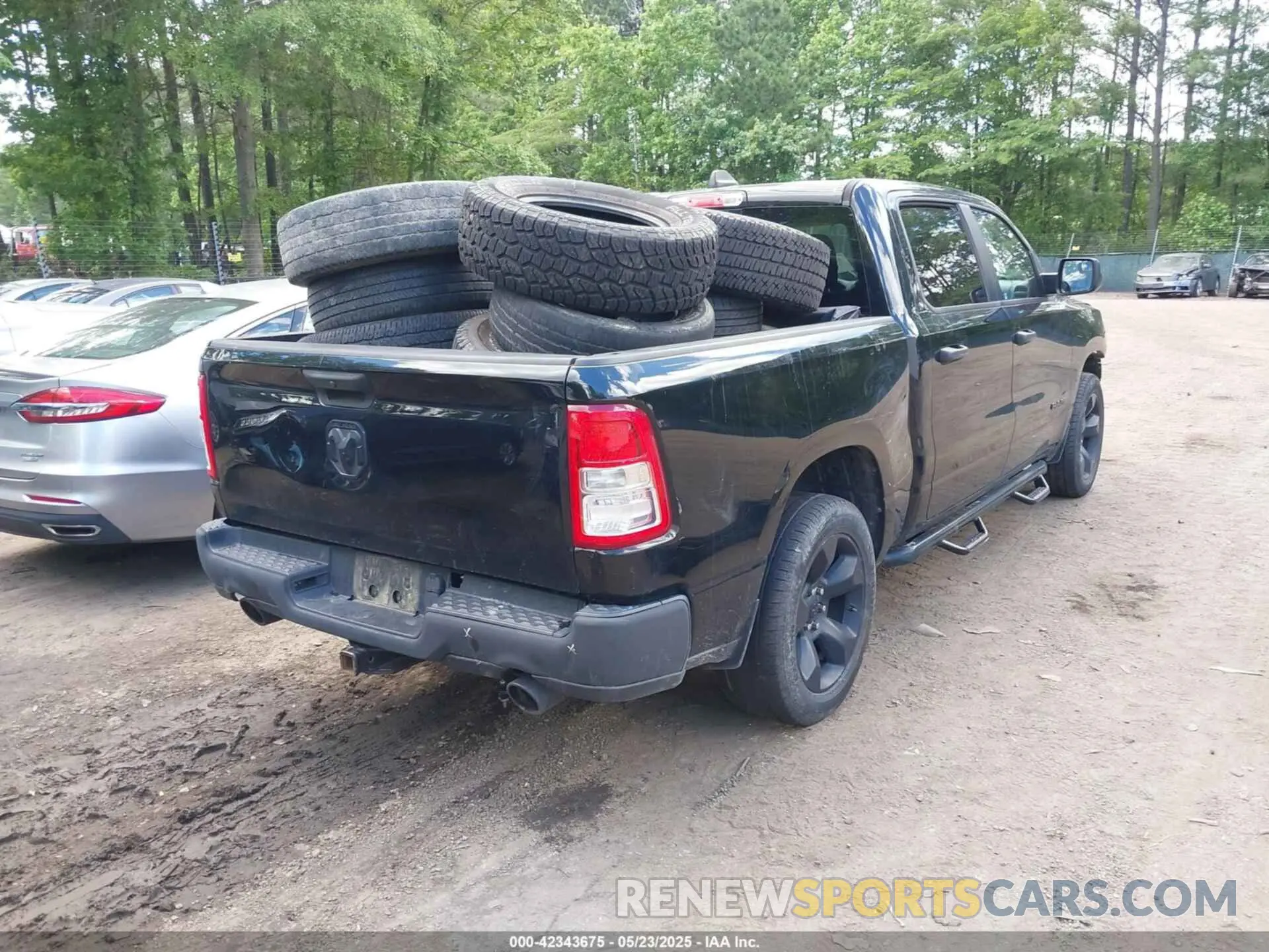 4 Фотография поврежденного автомобиля 1C6RREGT1KN526662 RAM 1500 2019