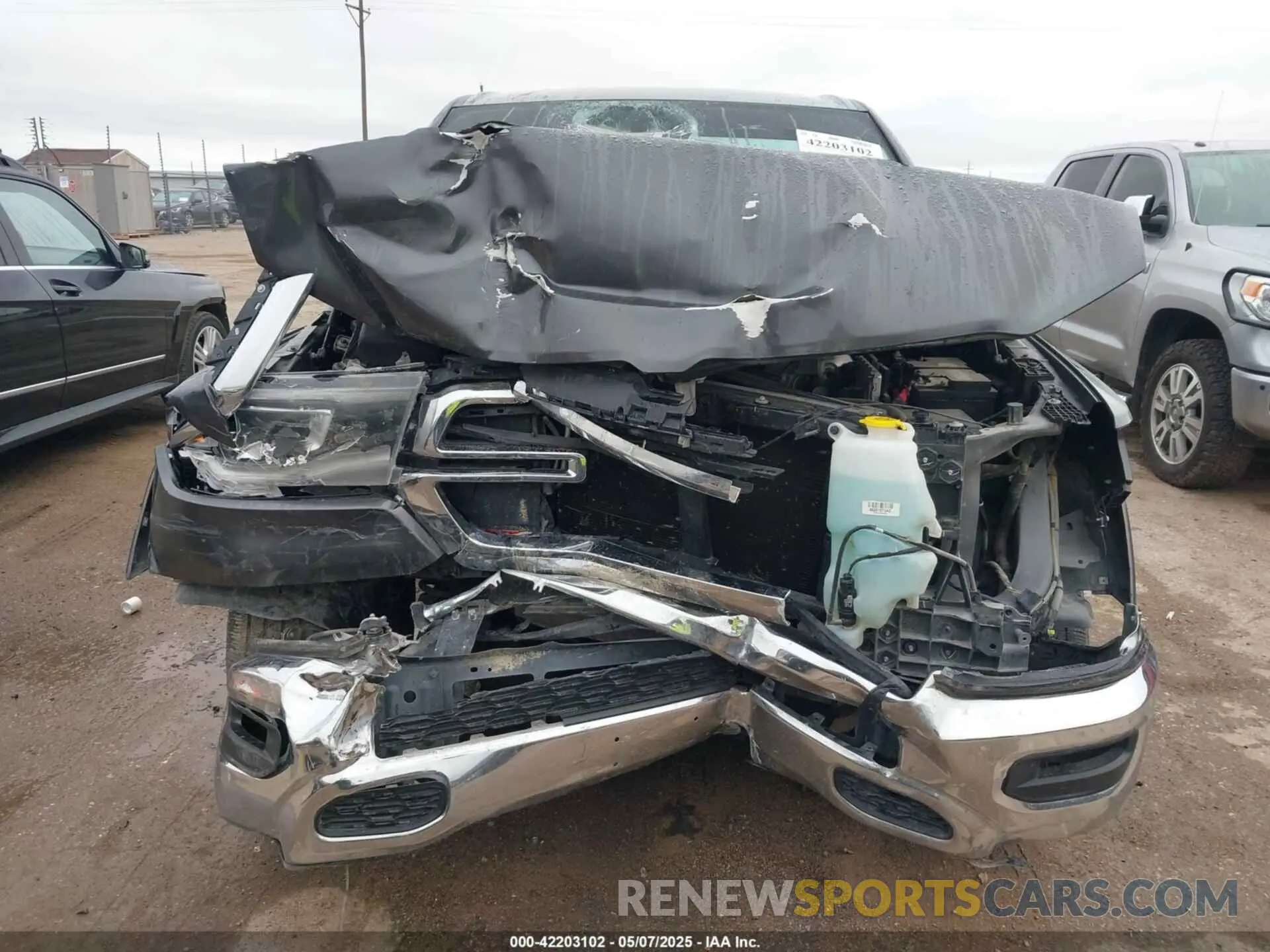 13 Photograph of a damaged car 1C6RREJT2KN635625 RAM 1500 2019