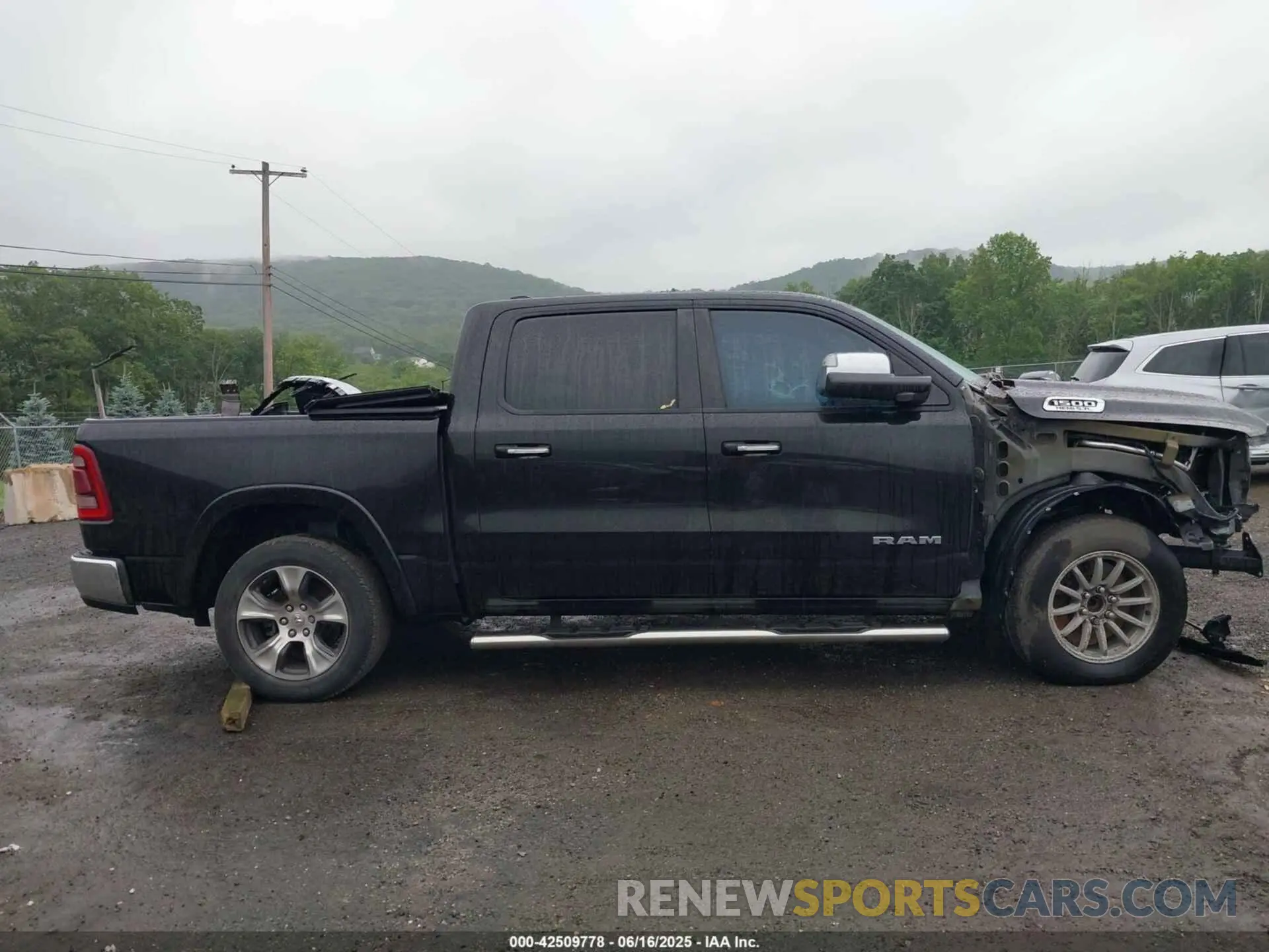 13 Photograph of a damaged car 1C6RREJT3KN502713 RAM 1500 2019