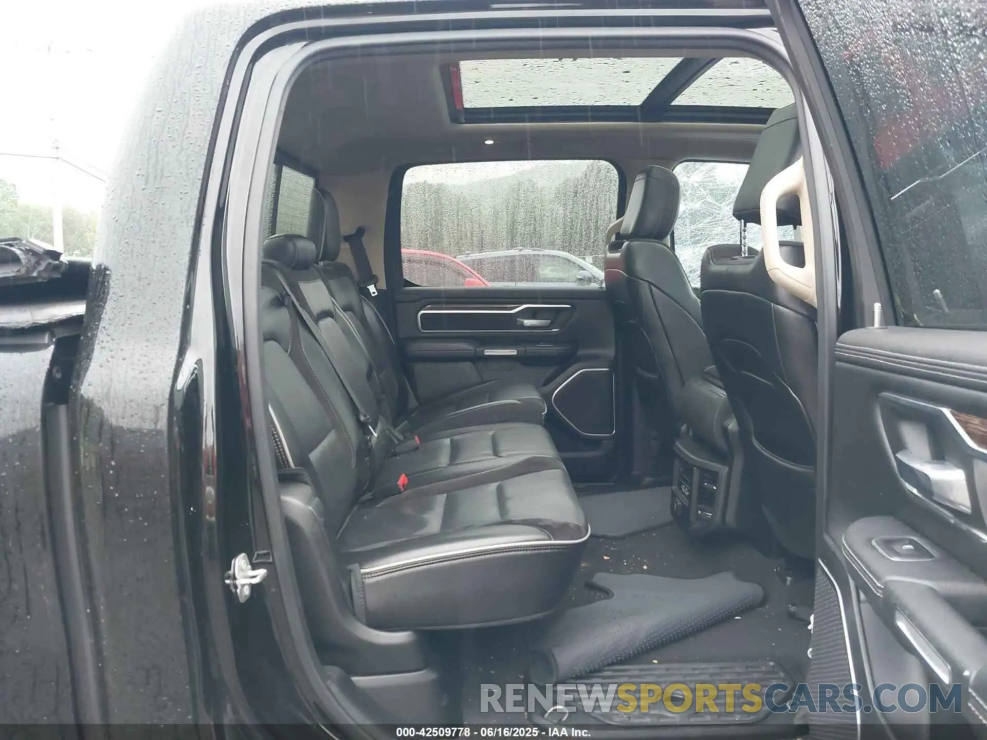 8 Photograph of a damaged car 1C6RREJT3KN502713 RAM 1500 2019