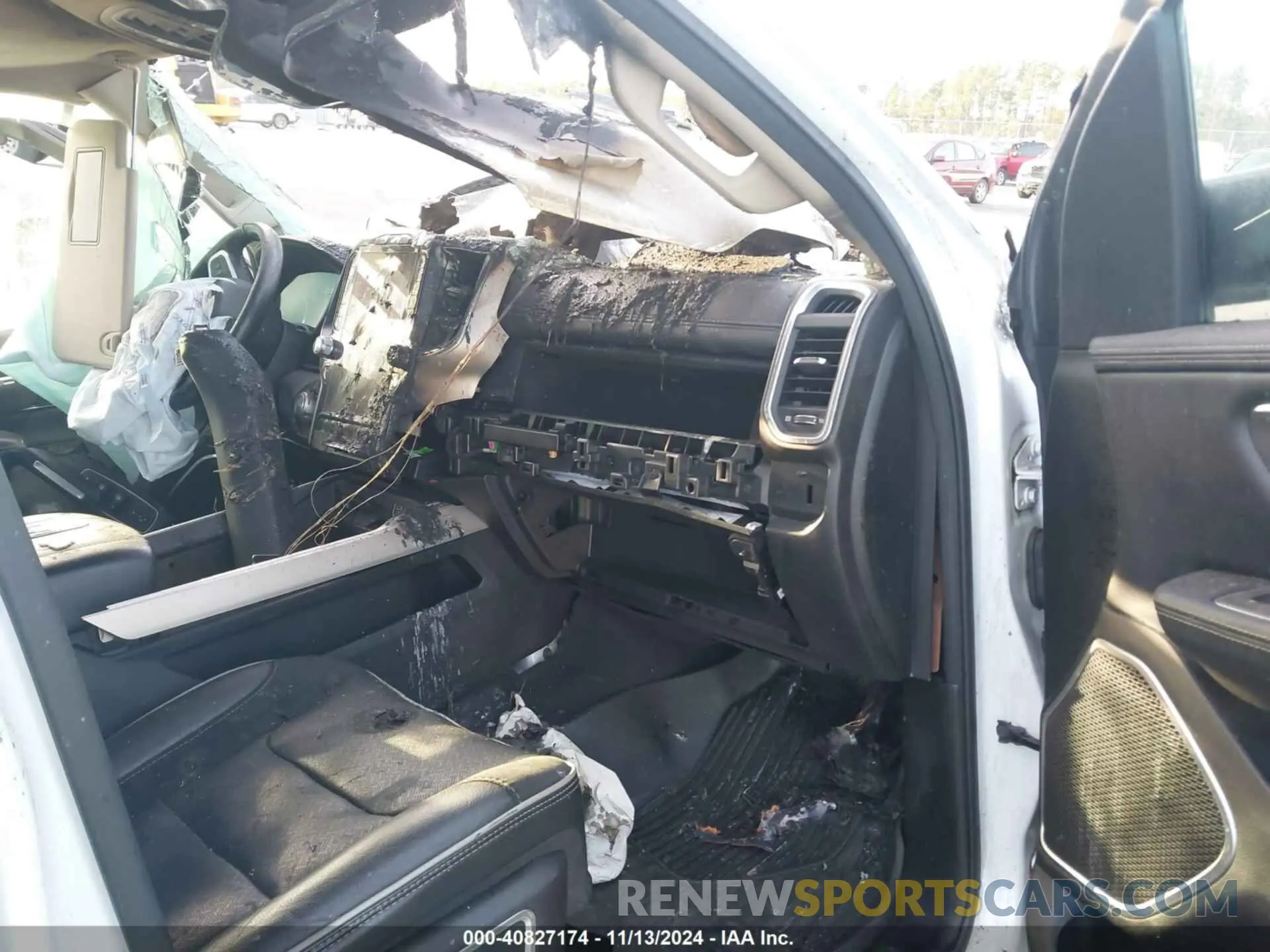 5 Photograph of a damaged car 1C6RREJT3KN912721 RAM 1500 2019