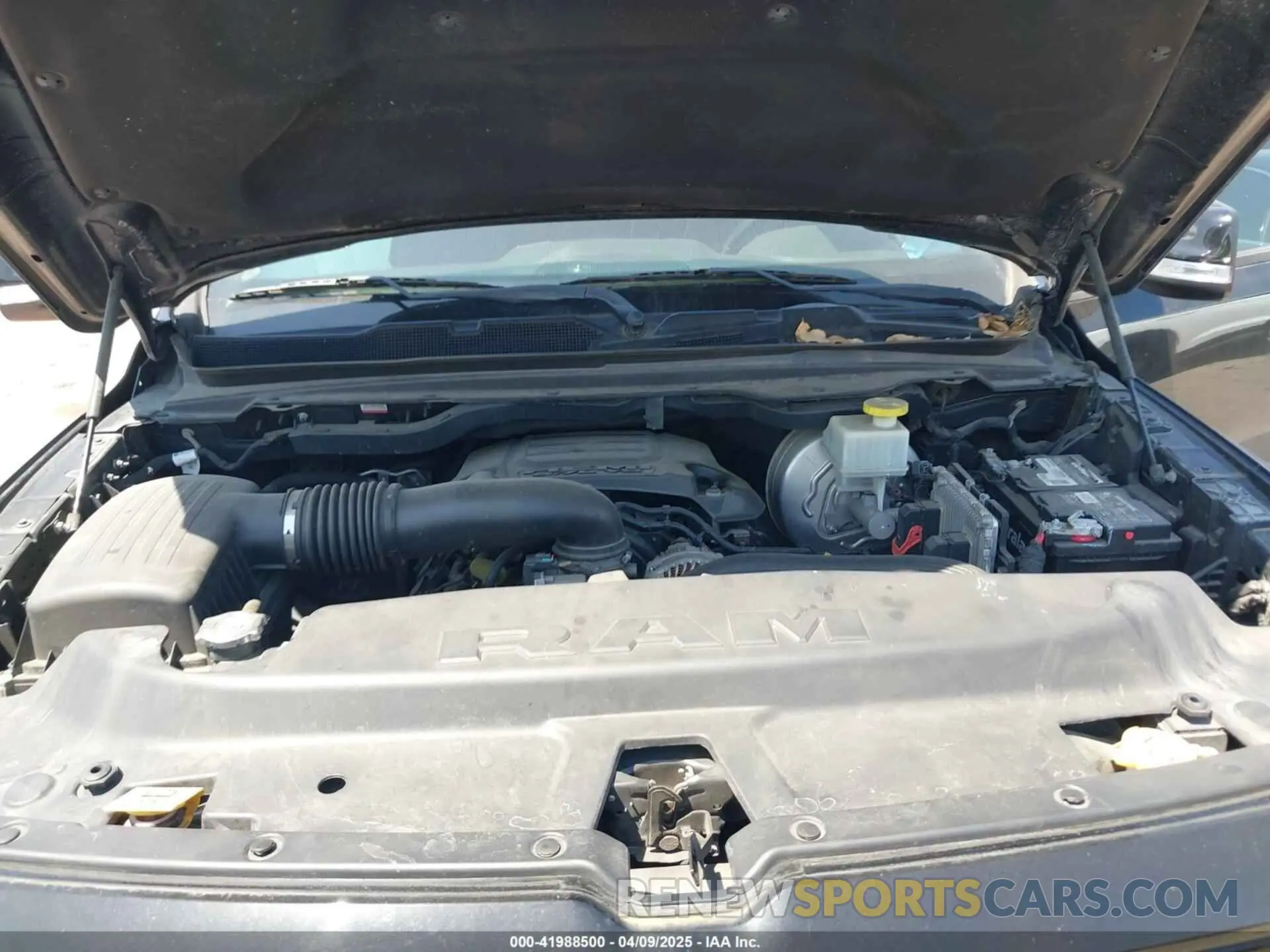 10 Photograph of a damaged car 1C6RREJT9KN558591 RAM 1500 2019