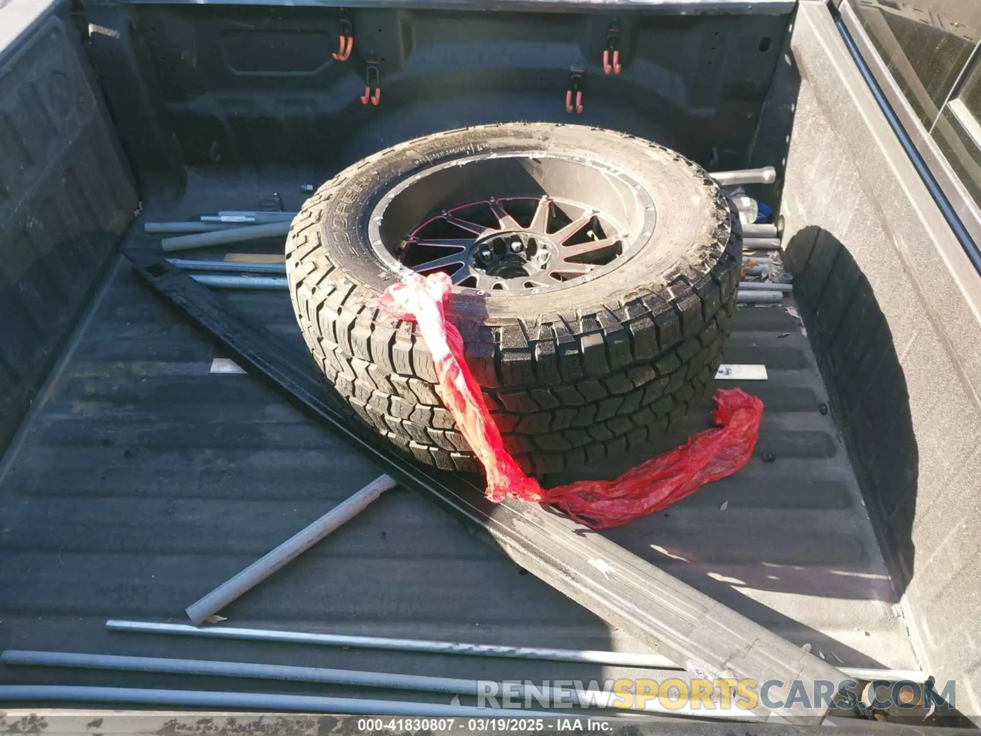 12 Фотография поврежденного автомобиля 1C6RRELT8KN549233 RAM 1500 2019