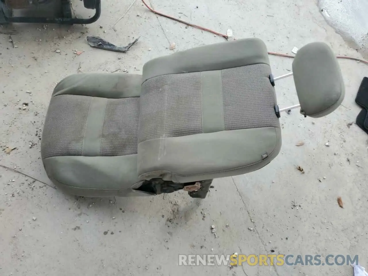 12 Photograph of a damaged car 1C6RRFFG0KN737636 RAM 1500 2019