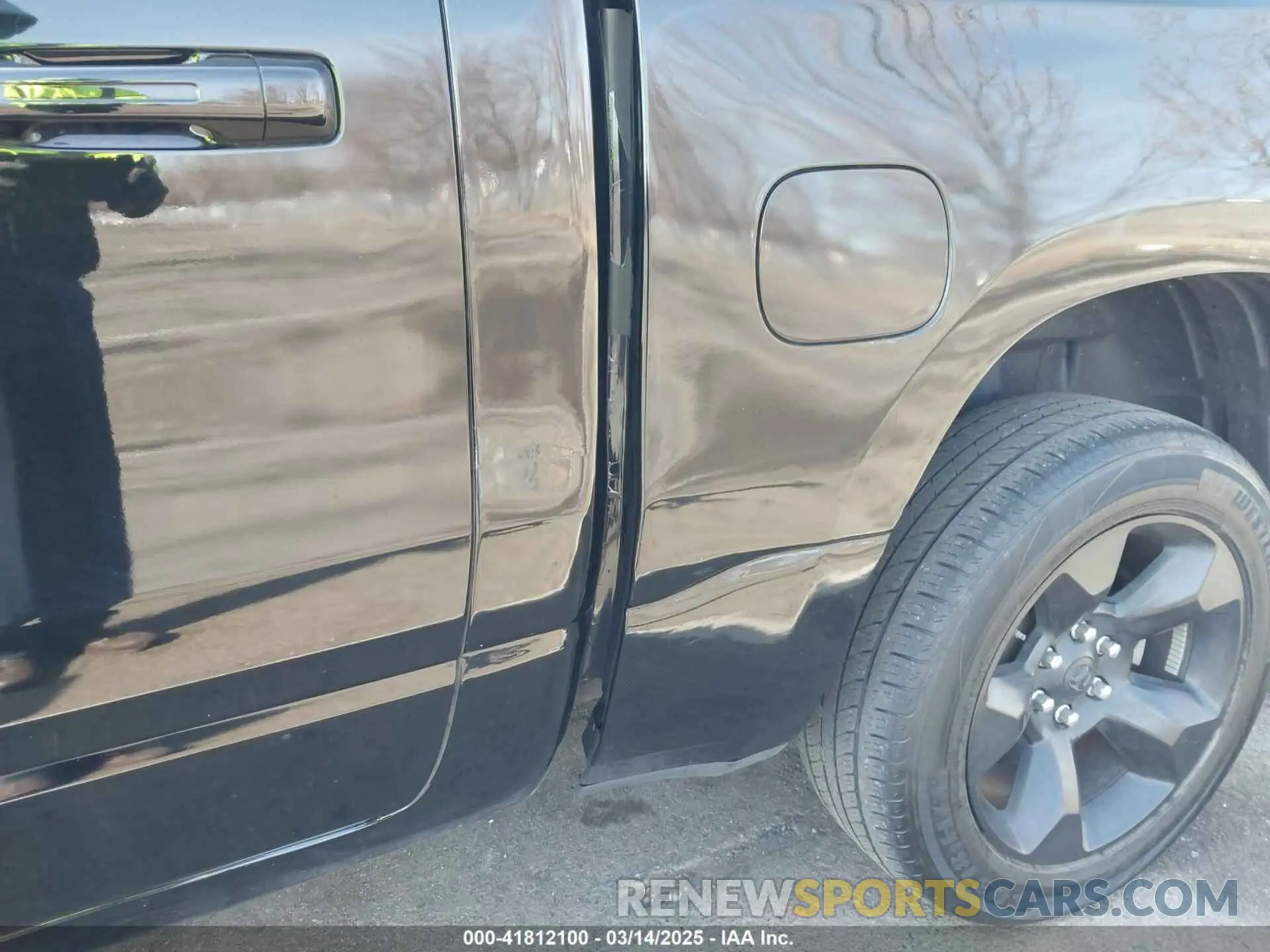 17 Photograph of a damaged car 1C6RRFFG1KN917238 RAM 1500 2019