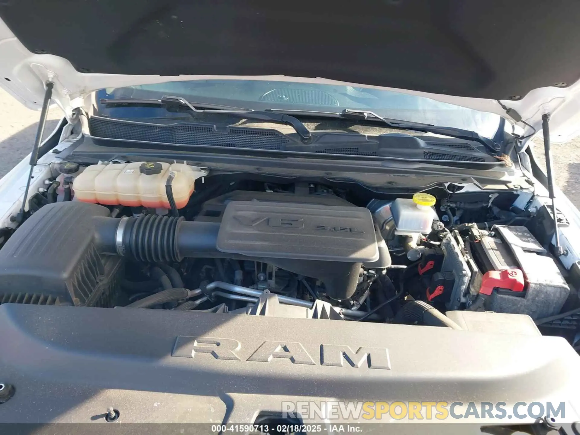 10 Photograph of a damaged car 1C6RRFFG7KN646220 RAM 1500 2019