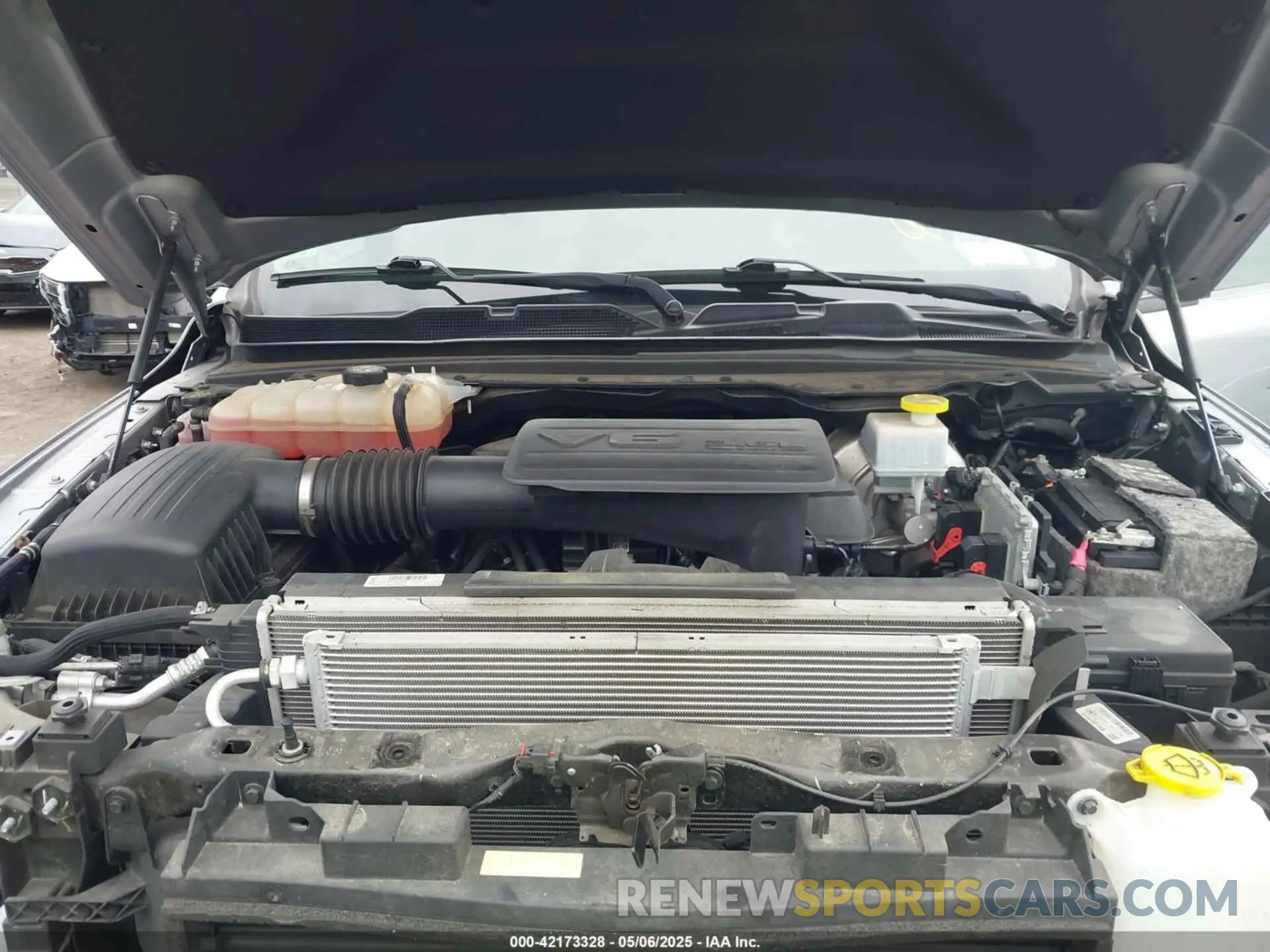 10 Photograph of a damaged car 1C6RRFFG7KN699046 RAM 1500 2019