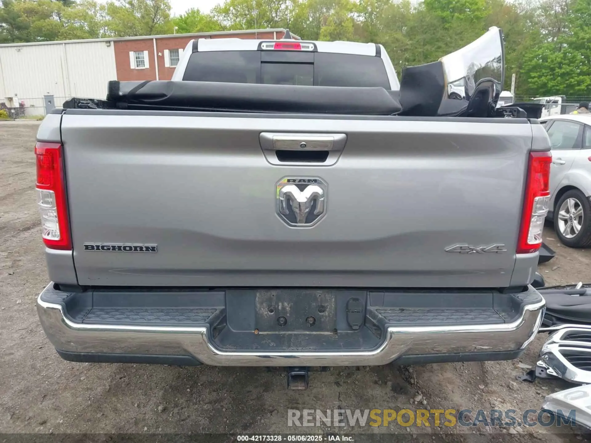 17 Photograph of a damaged car 1C6RRFFG7KN699046 RAM 1500 2019
