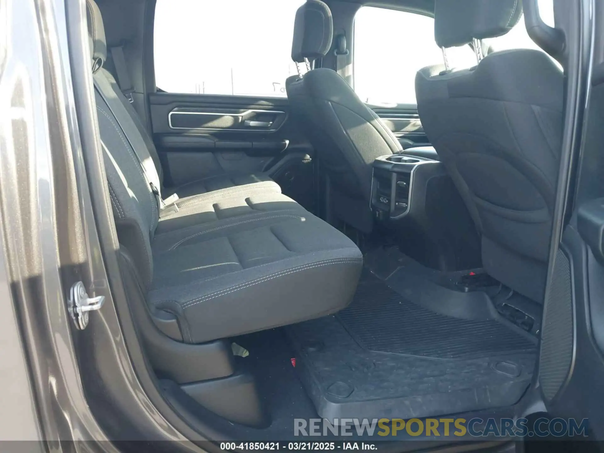8 Photograph of a damaged car 1C6RRFFG8KN710927 RAM 1500 2019