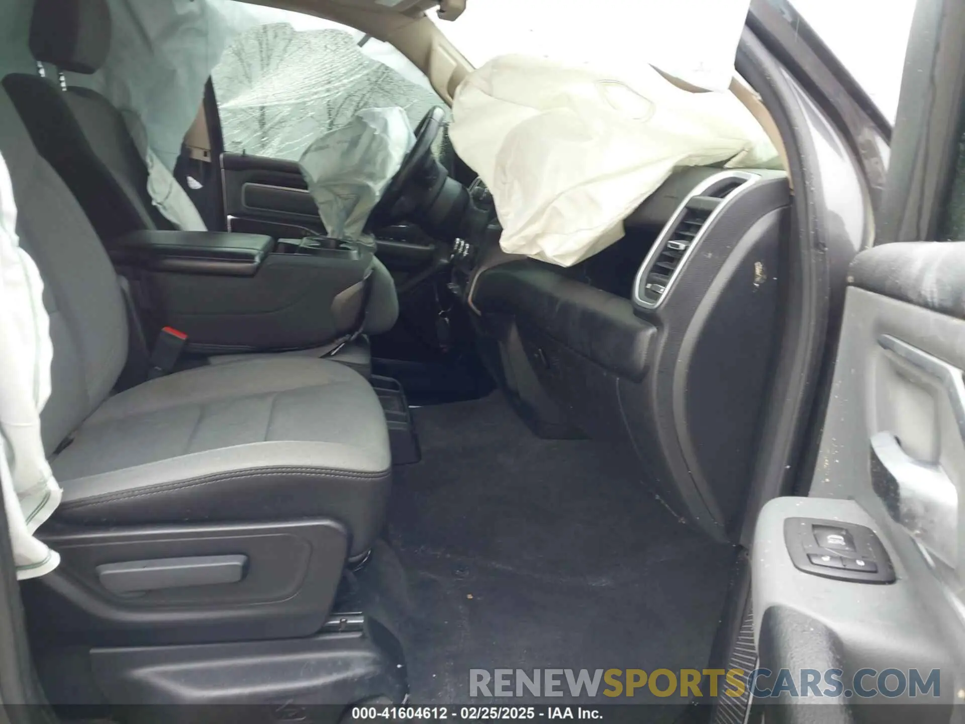 5 Photograph of a damaged car 1C6RRFFG8KN920072 RAM 1500 2019