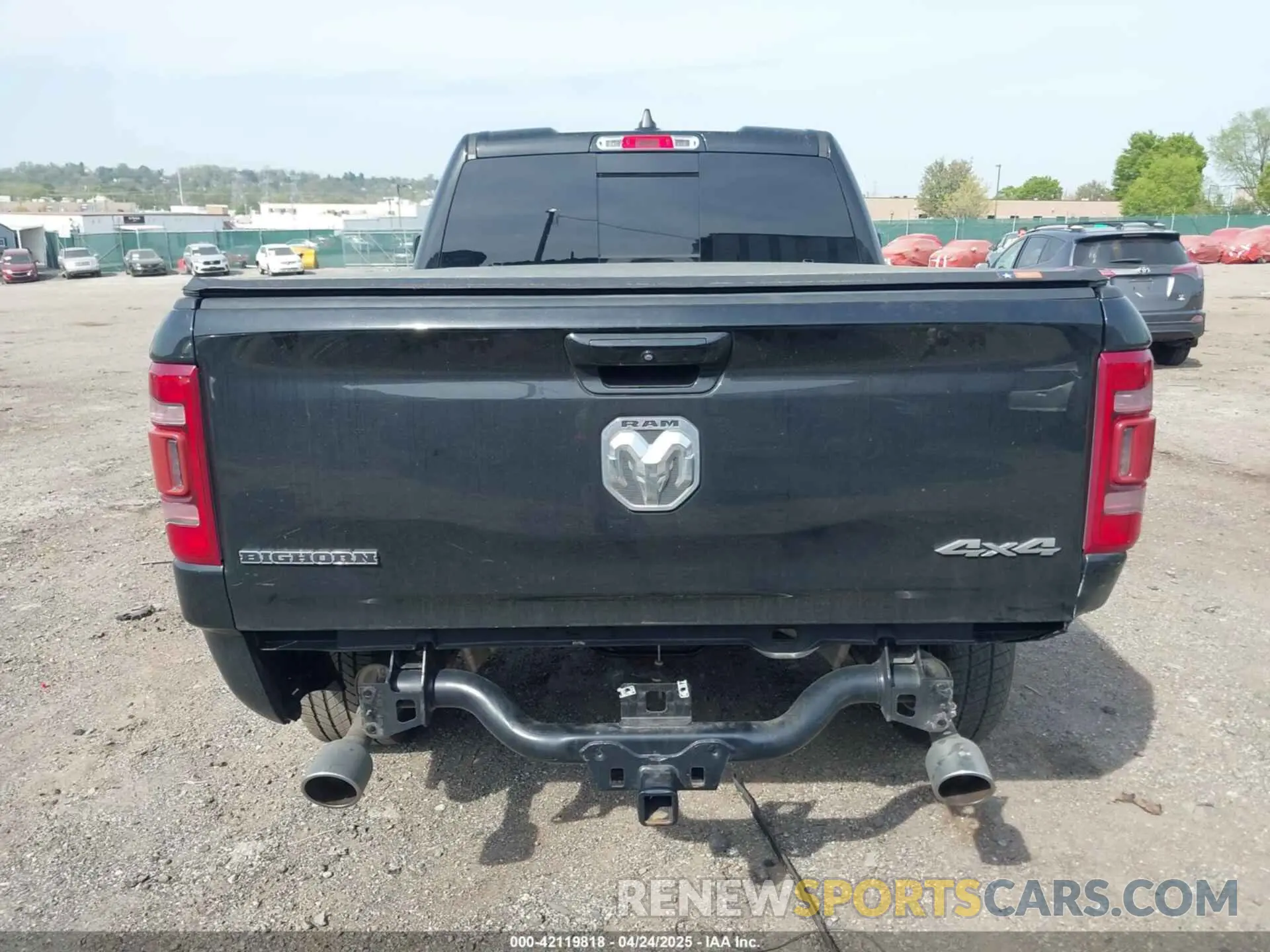 15 Photograph of a damaged car 1C6SRFBT9KN658616 RAM 1500 2019
