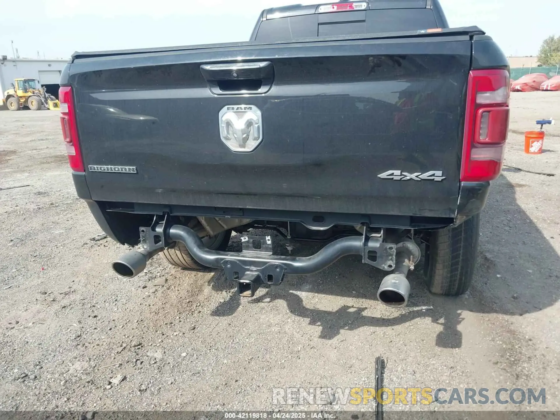 16 Photograph of a damaged car 1C6SRFBT9KN658616 RAM 1500 2019