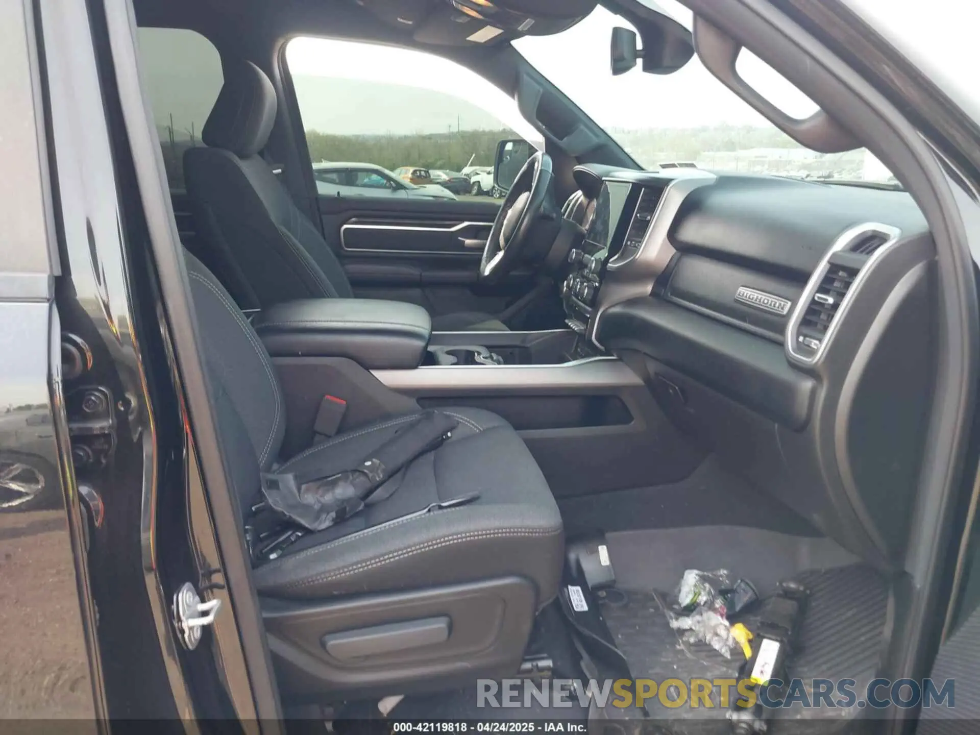 5 Photograph of a damaged car 1C6SRFBT9KN658616 RAM 1500 2019