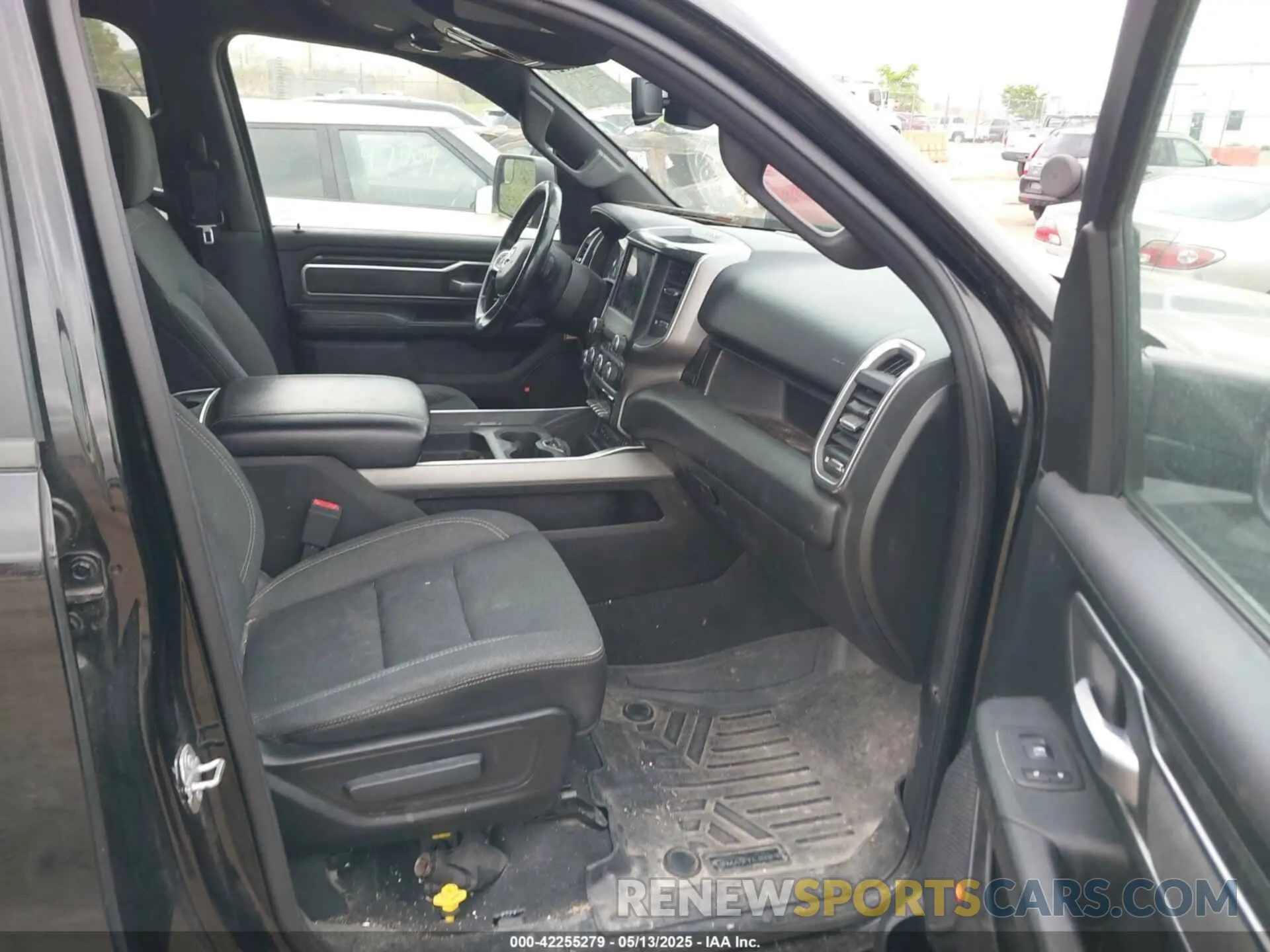 5 Photograph of a damaged car 1C6SRFBTXKN656065 RAM 1500 2019
