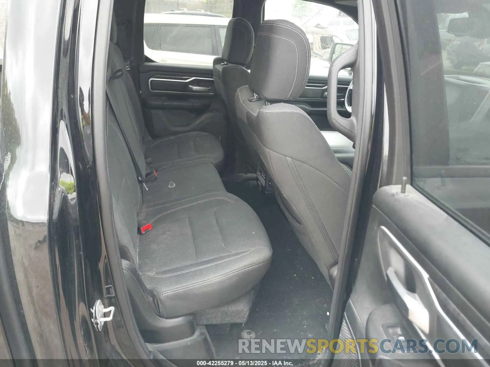 8 Photograph of a damaged car 1C6SRFBTXKN656065 RAM 1500 2019