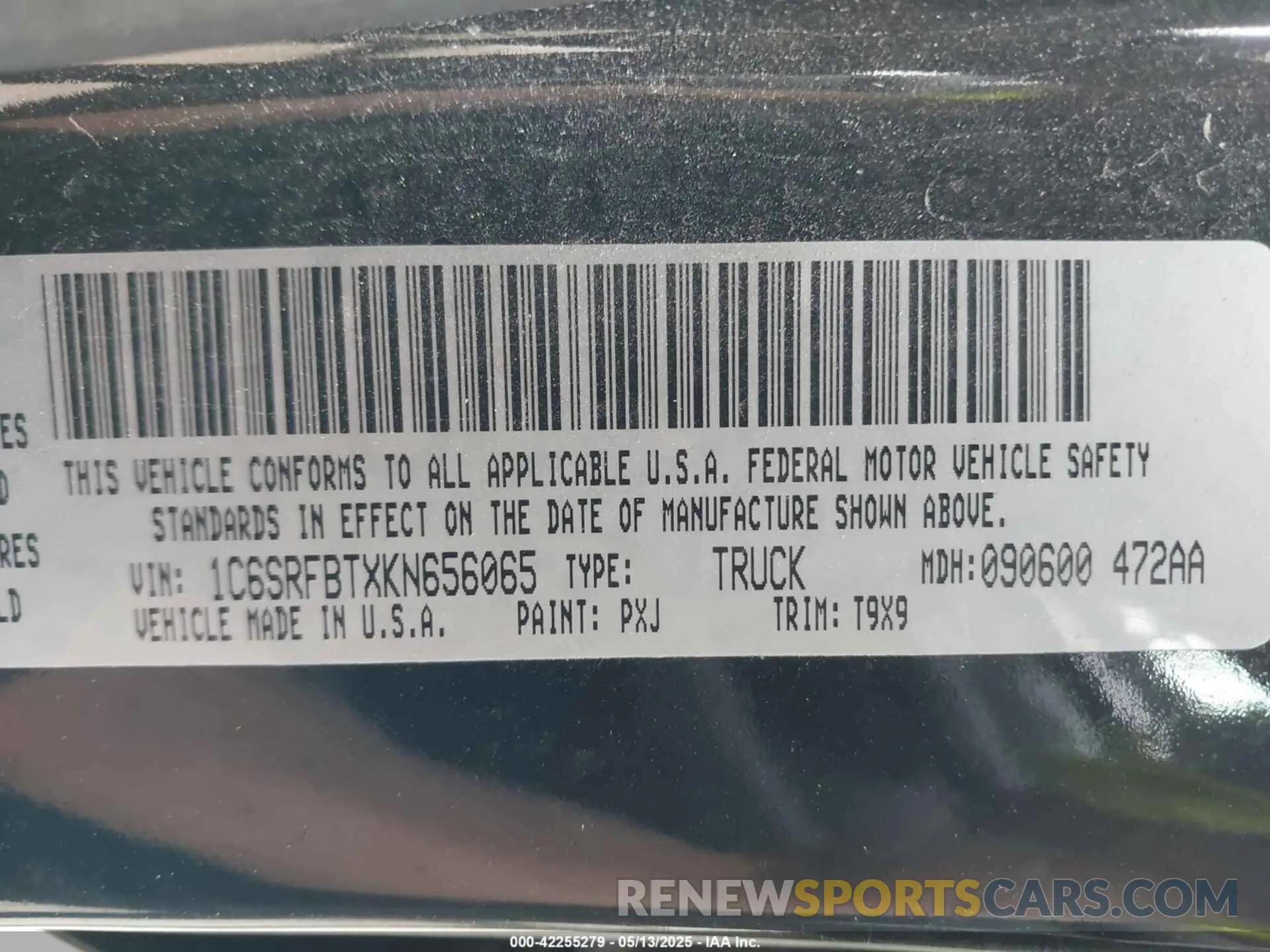 9 Photograph of a damaged car 1C6SRFBTXKN656065 RAM 1500 2019