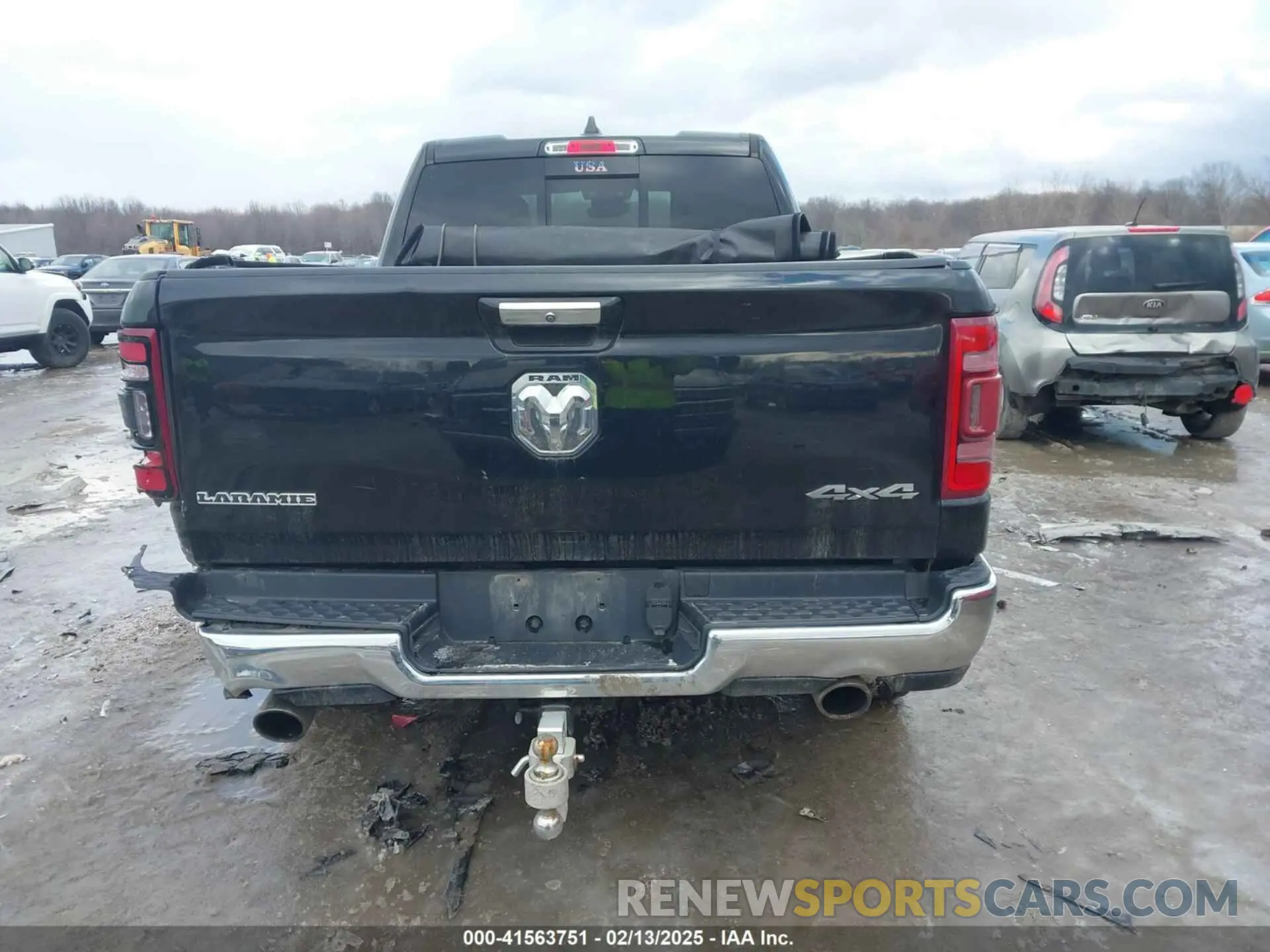 16 Photograph of a damaged car 1C6SRFDT6KN869740 RAM 1500 2019