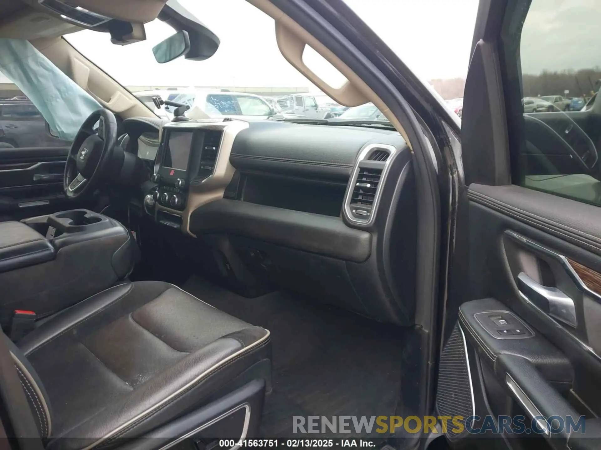 5 Photograph of a damaged car 1C6SRFDT6KN869740 RAM 1500 2019