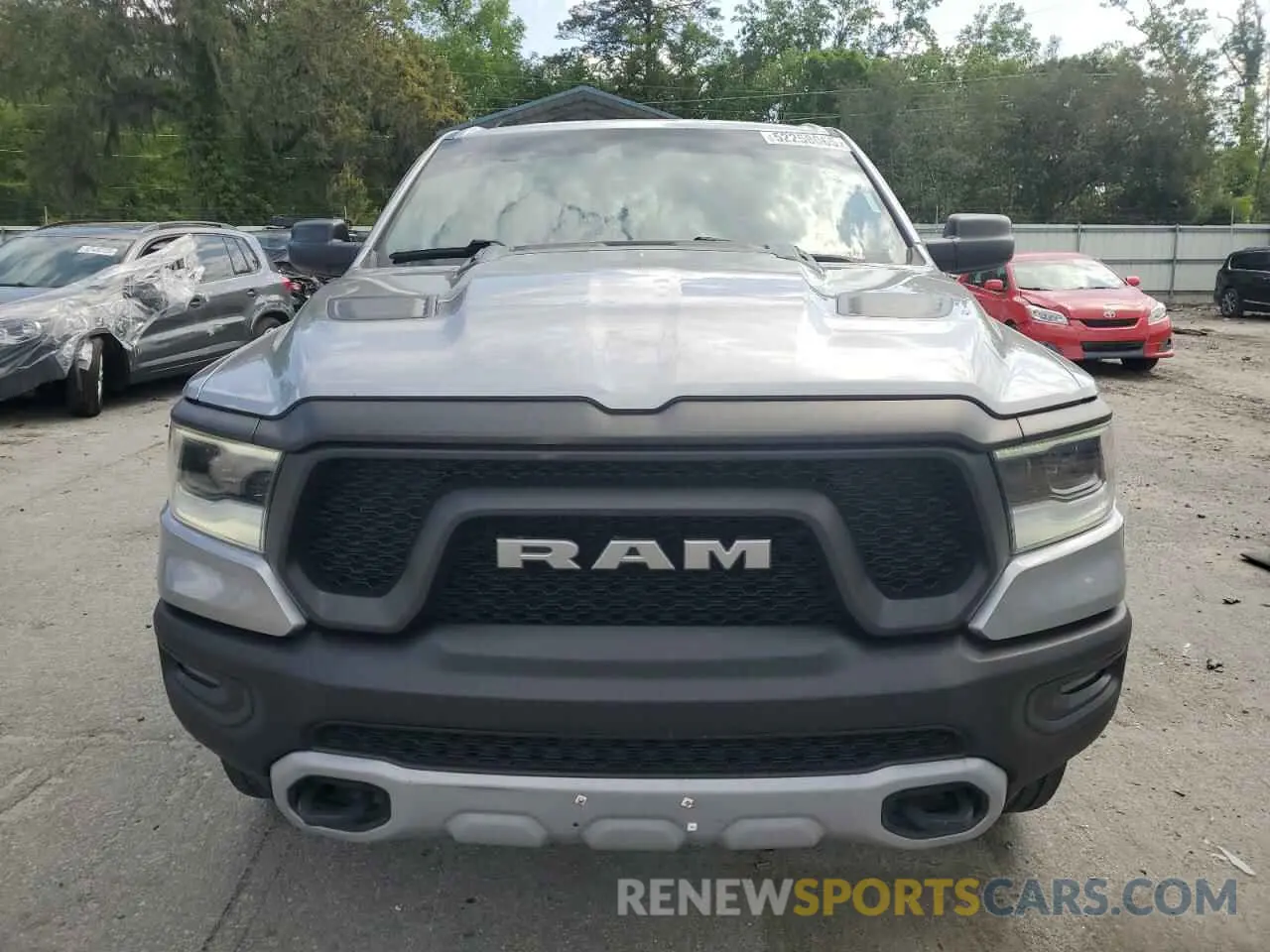 5 Photograph of a damaged car 1C6SRFET1KN875363 RAM 1500 2019