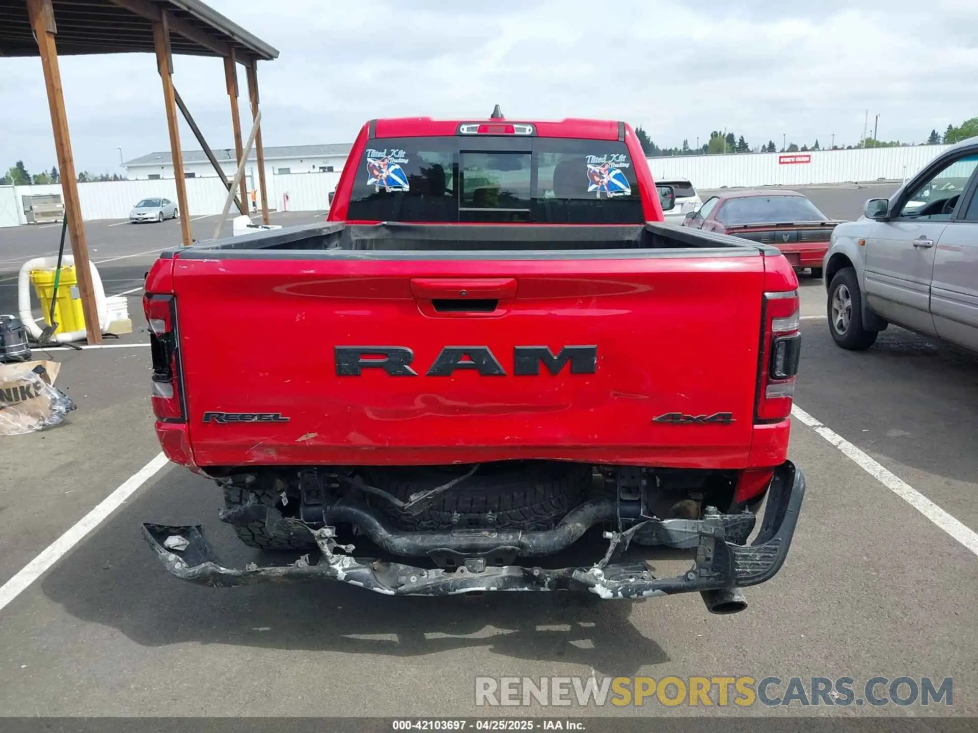 16 Photograph of a damaged car 1C6SRFET2KN599078 RAM 1500 2019