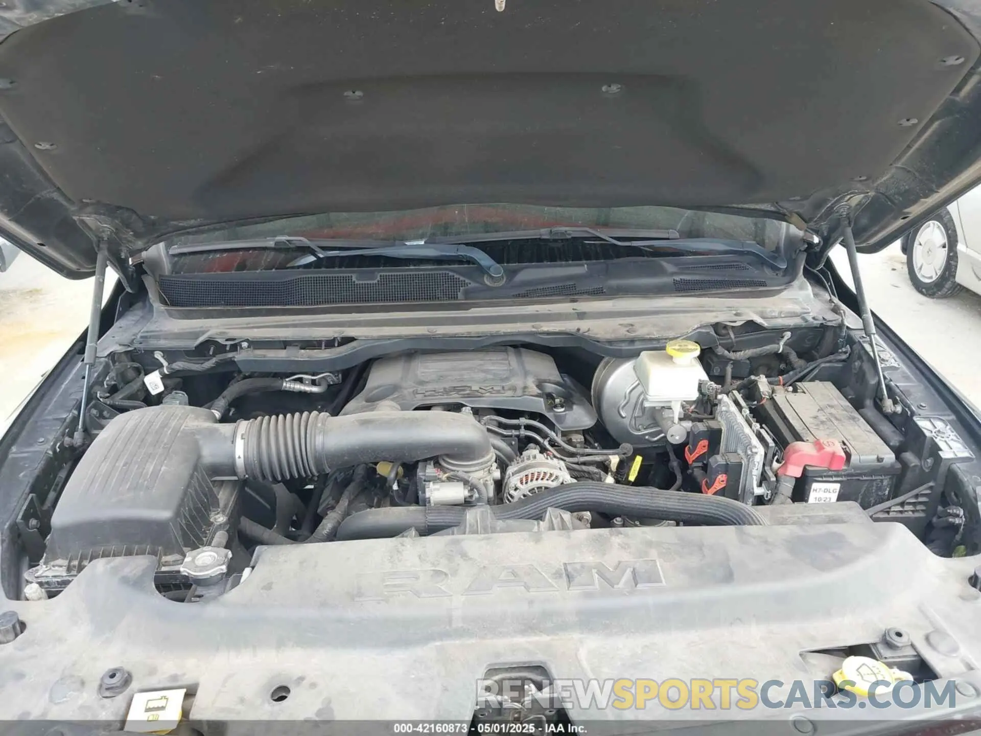 10 Photograph of a damaged car 1C6SRFFT1KN559122 RAM 1500 2019