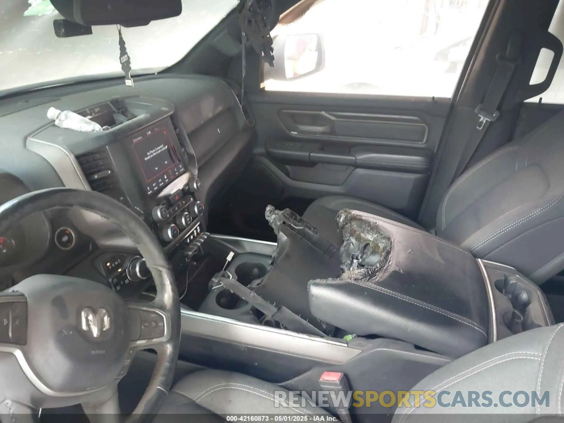 6 Photograph of a damaged car 1C6SRFFT1KN559122 RAM 1500 2019