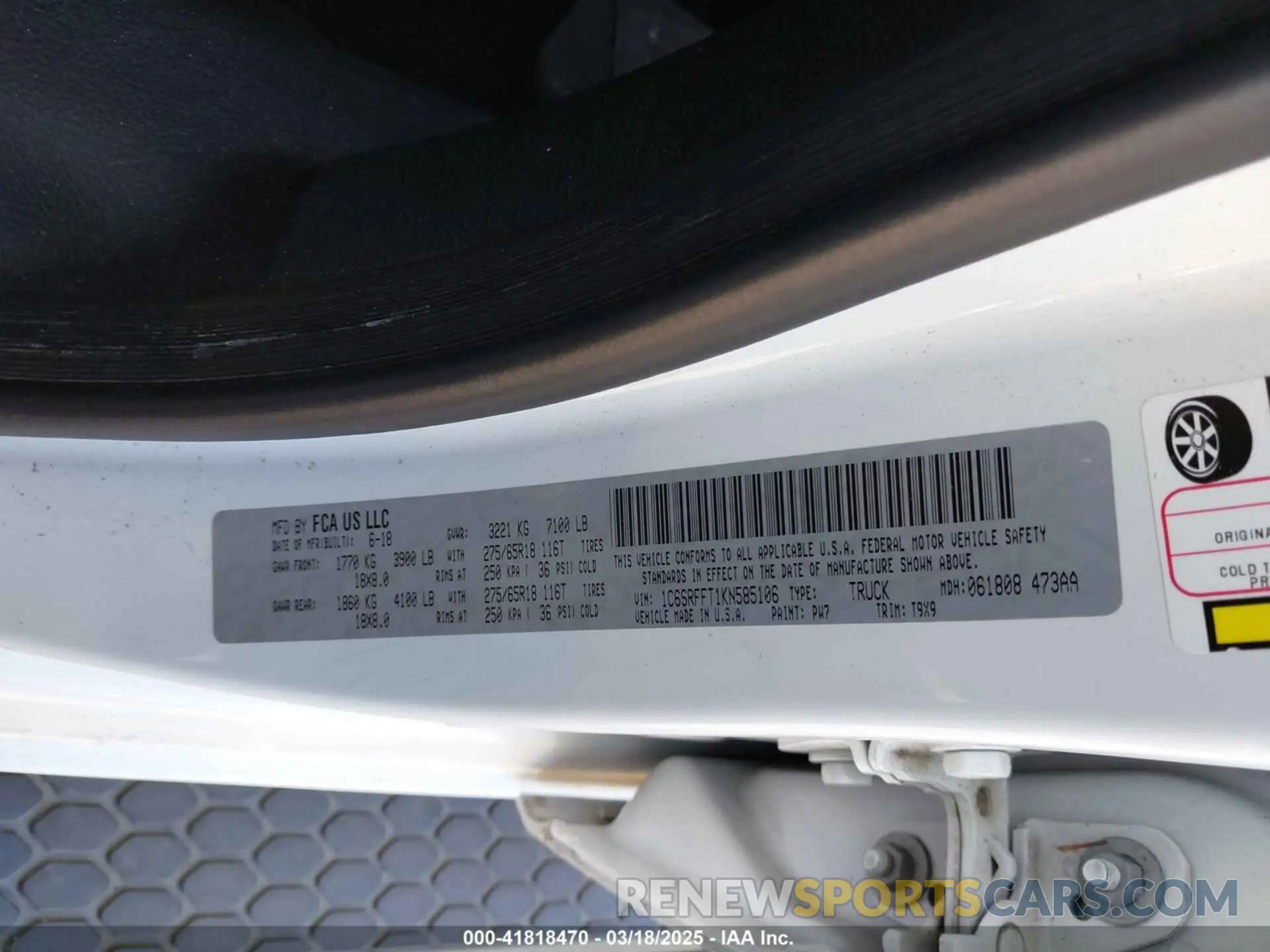9 Photograph of a damaged car 1C6SRFFT1KN585106 RAM 1500 2019
