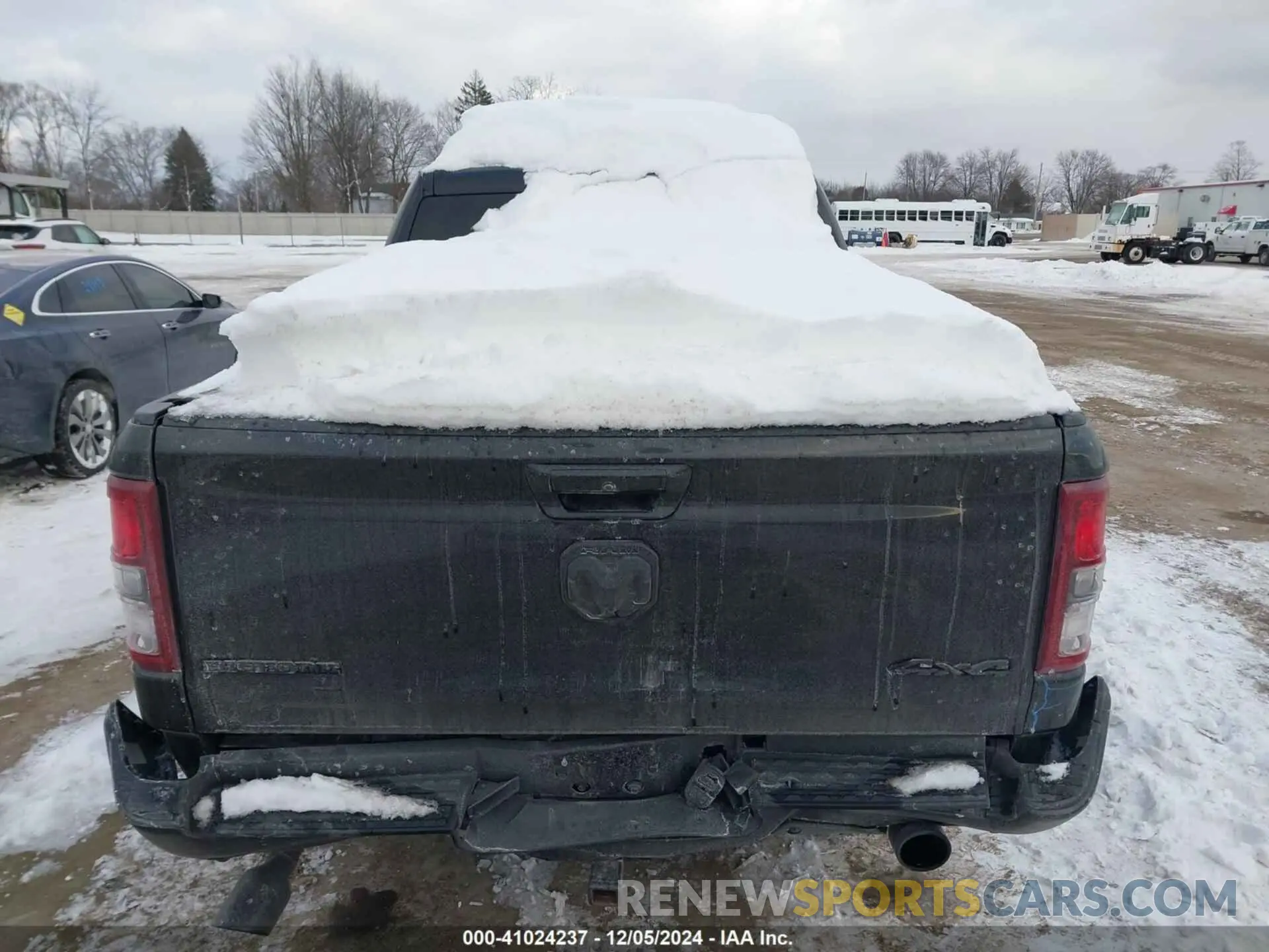 15 Photograph of a damaged car 1C6SRFFT1KN912586 RAM 1500 2019