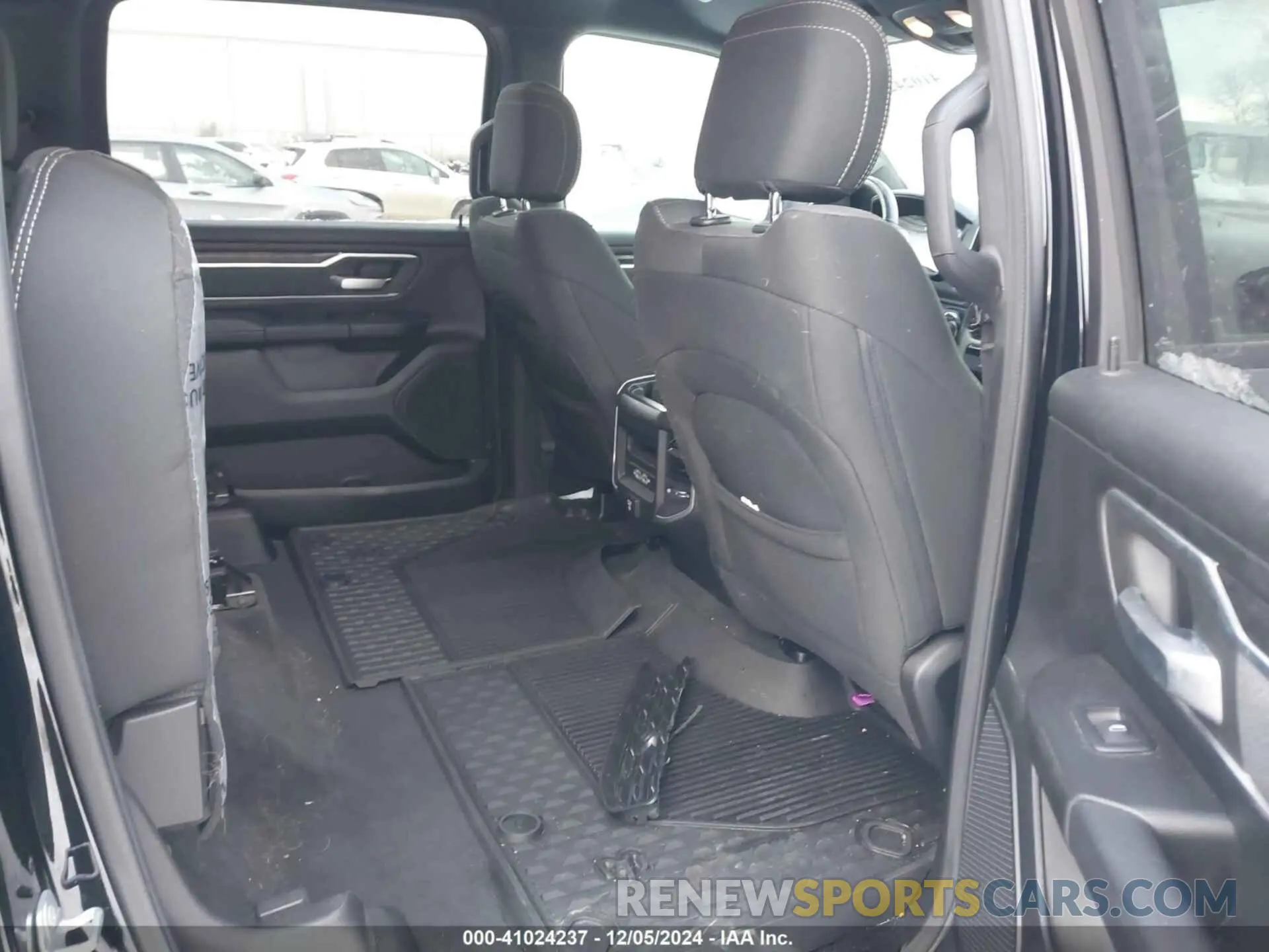 8 Photograph of a damaged car 1C6SRFFT1KN912586 RAM 1500 2019