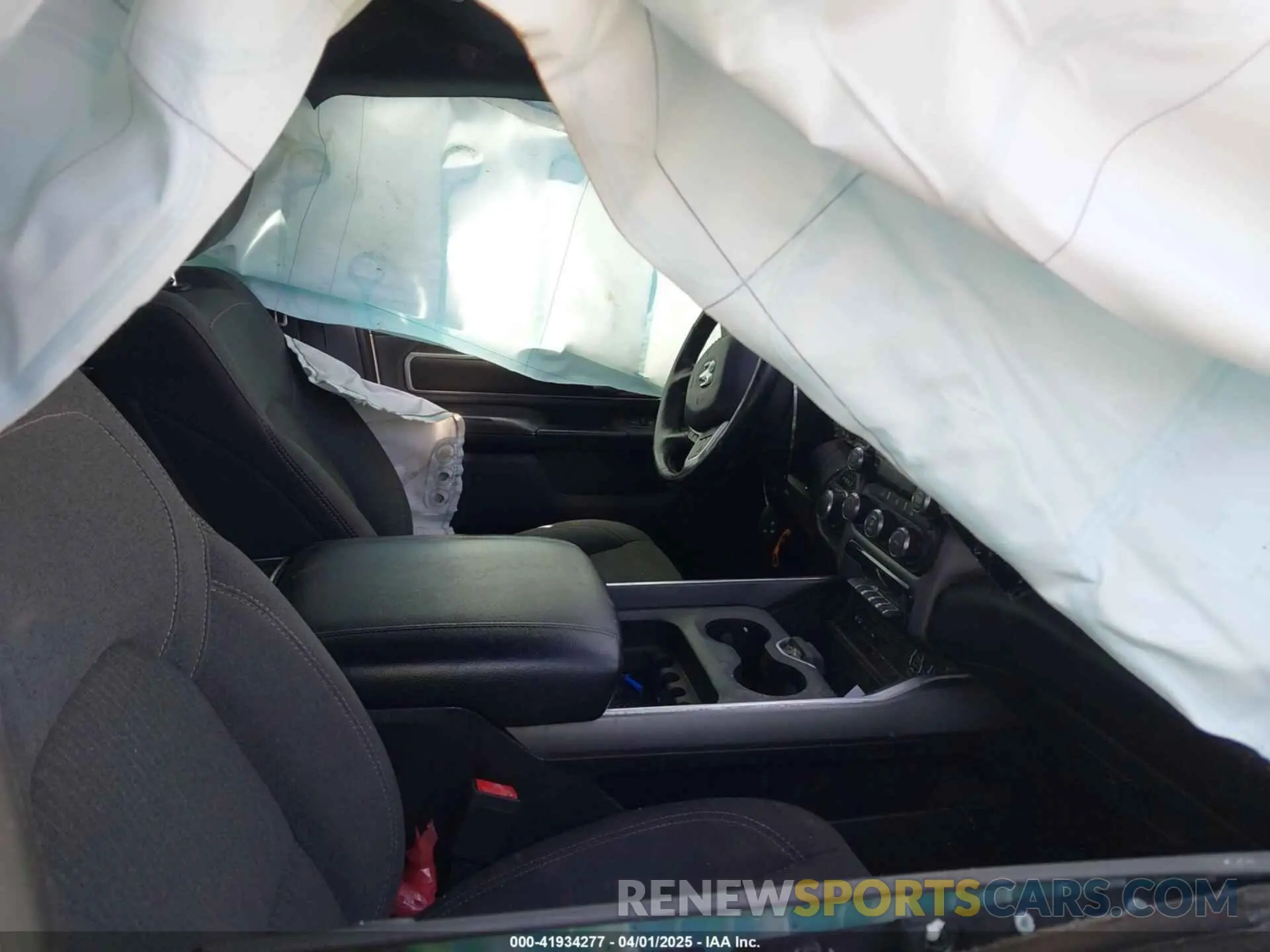 5 Photograph of a damaged car 1C6SRFFT2KN667846 RAM 1500 2019