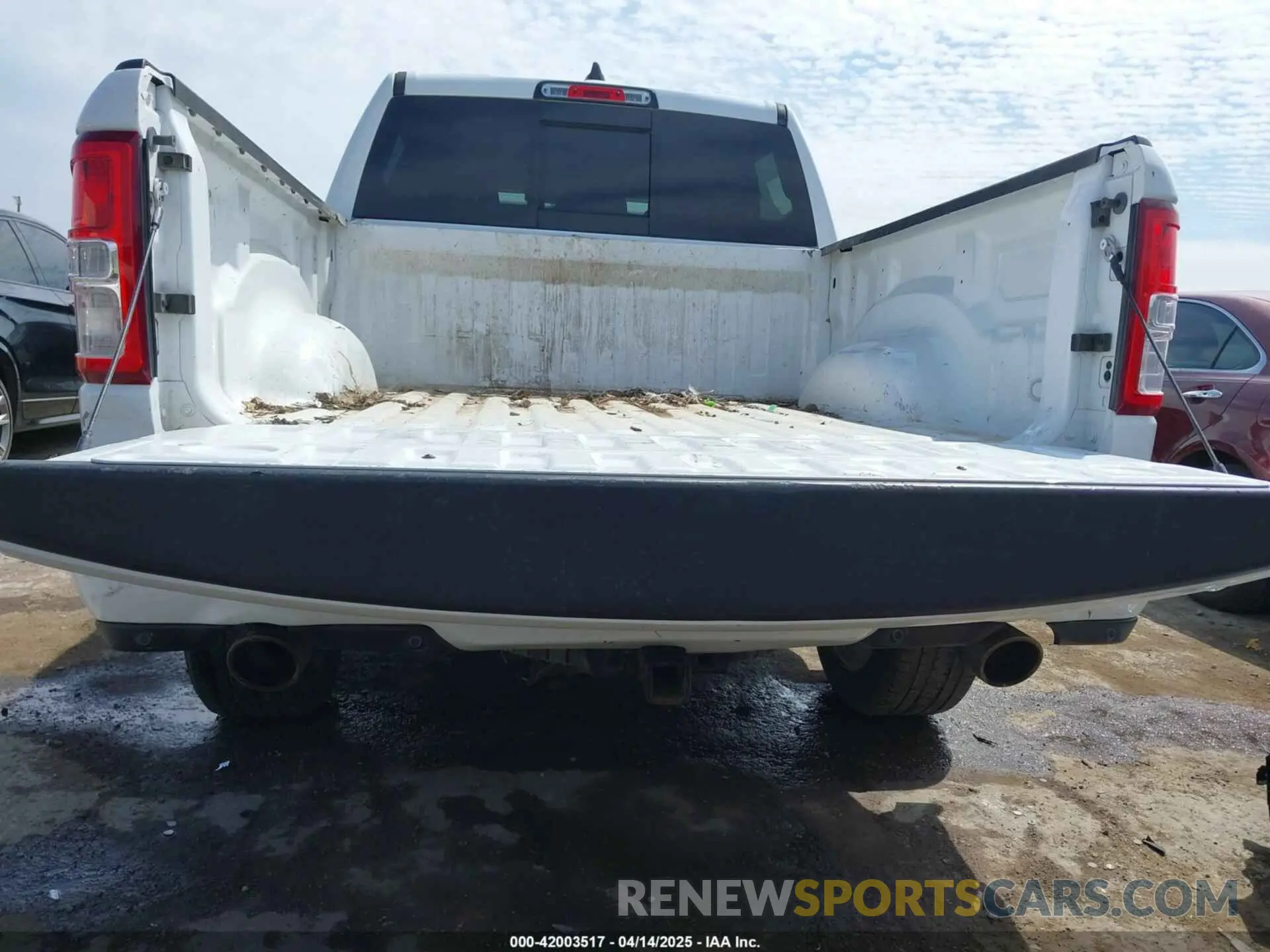17 Фотография поврежденного автомобиля 1C6SRFFT2KN712008 RAM 1500 2019