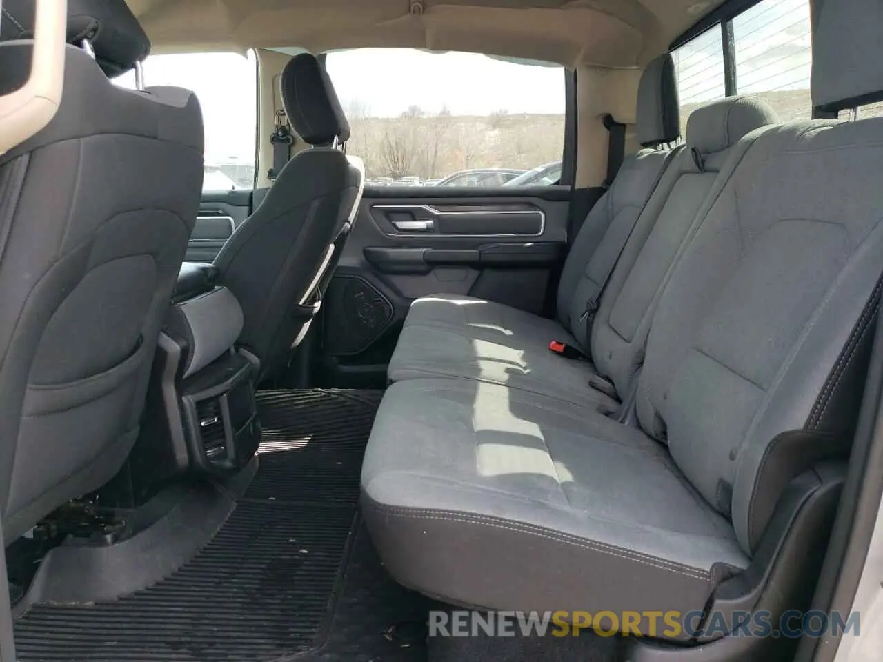 10 Photograph of a damaged car 1C6SRFFT3KN540734 RAM 1500 2019