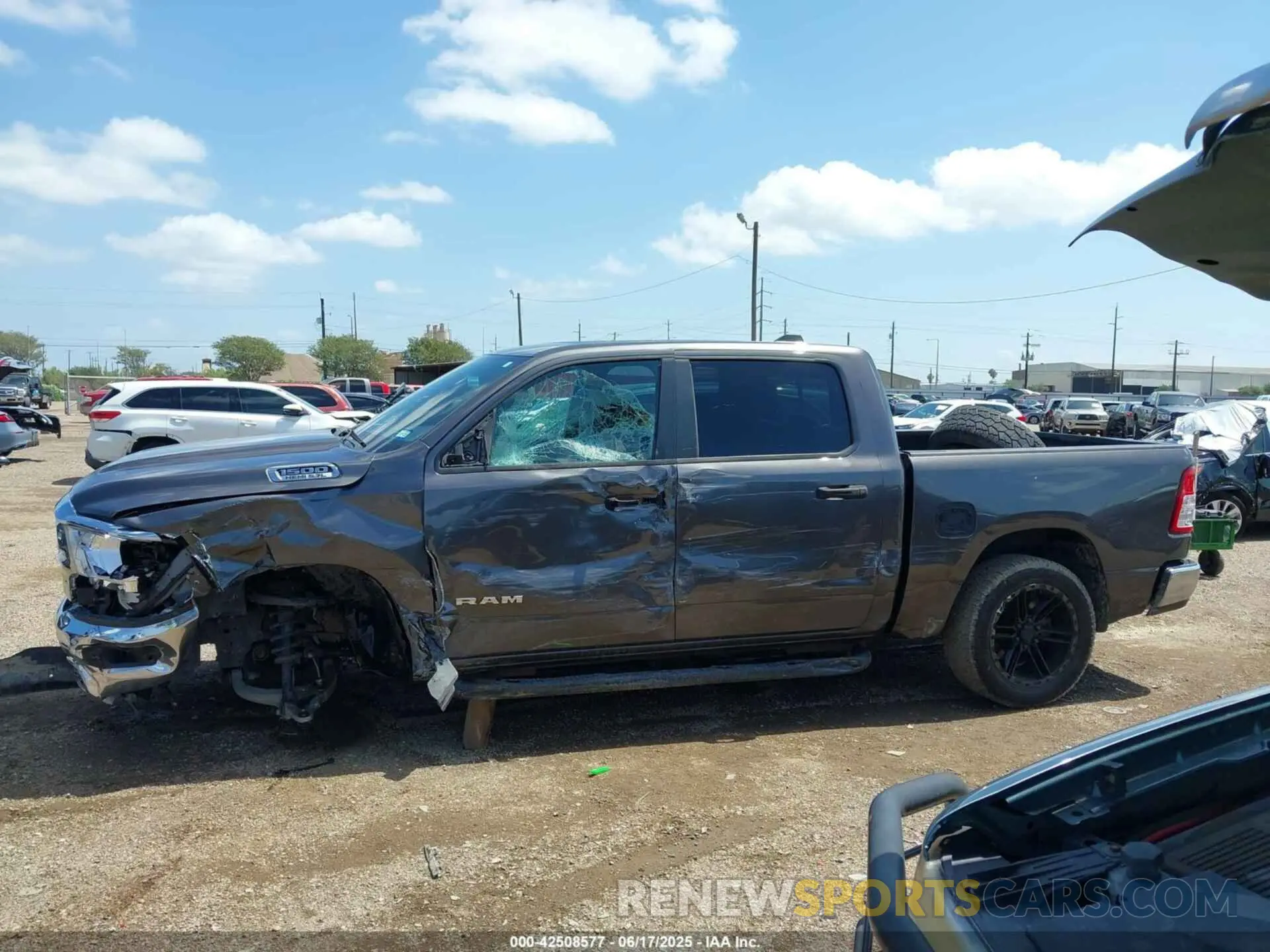 13 Фотография поврежденного автомобиля 1C6SRFFT3KN667970 RAM 1500 2019
