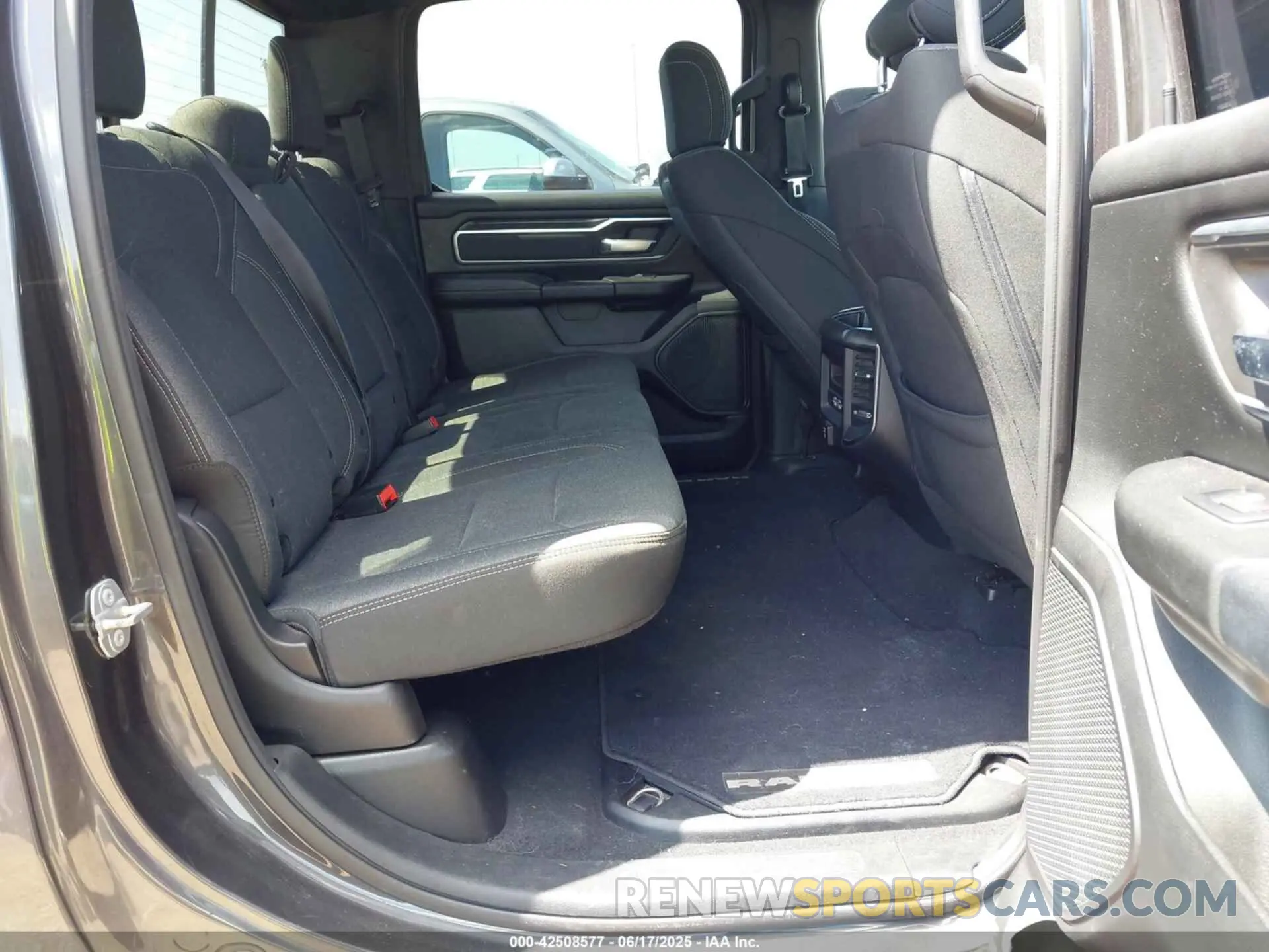 8 Фотография поврежденного автомобиля 1C6SRFFT3KN667970 RAM 1500 2019