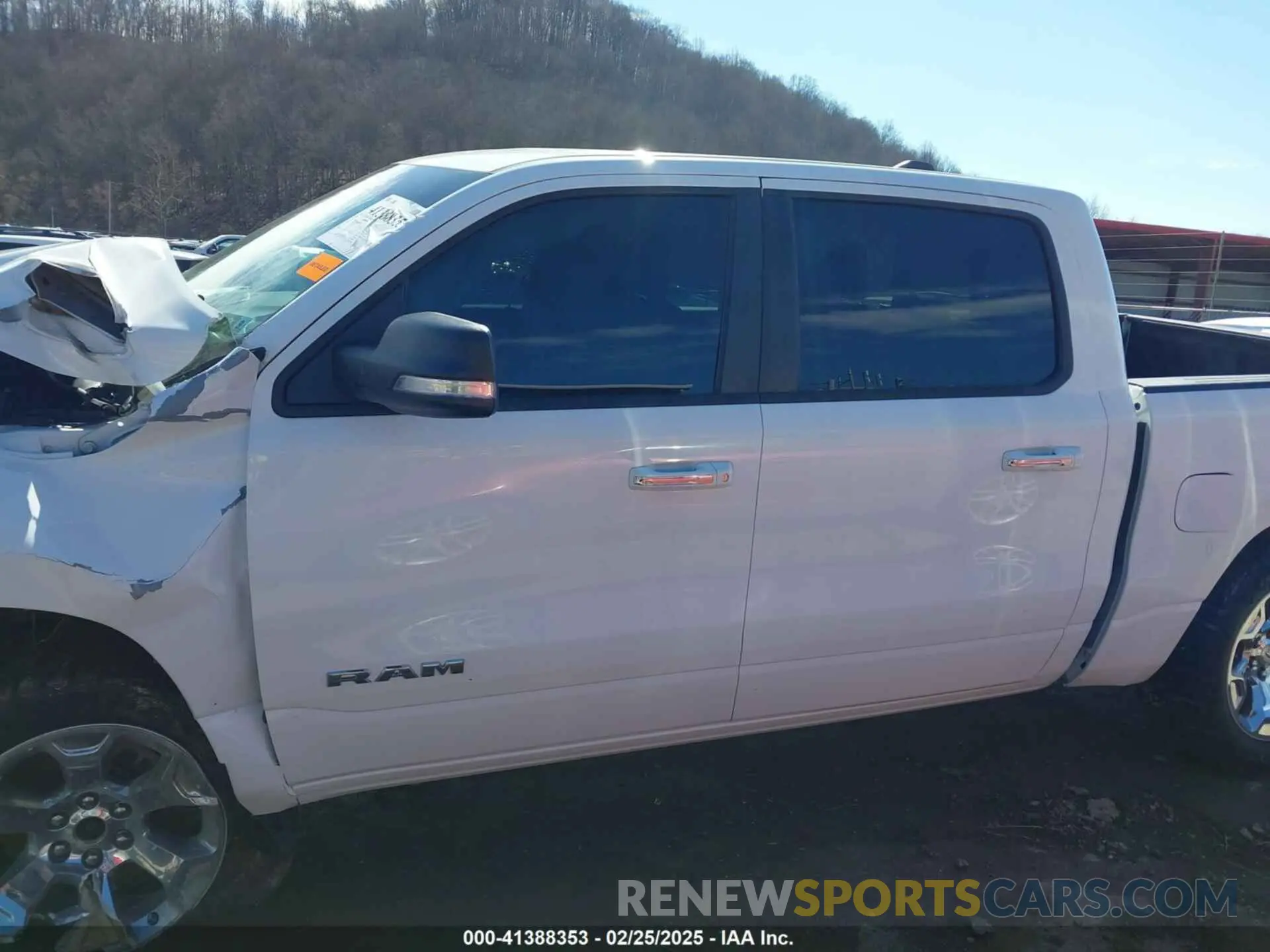 15 Photograph of a damaged car 1C6SRFFT4KN555761 RAM 1500 2019