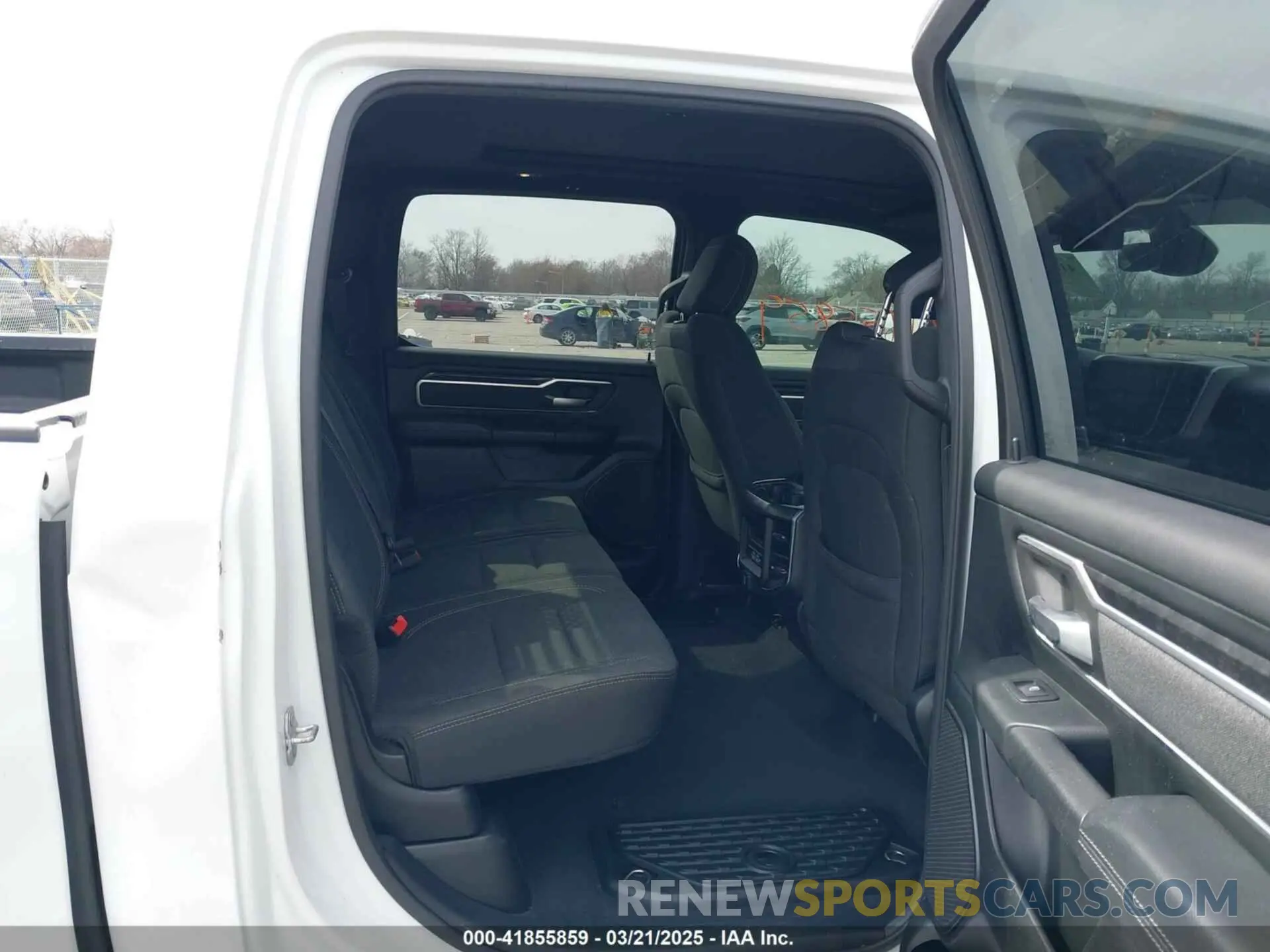 8 Photograph of a damaged car 1C6SRFFT4KN779807 RAM 1500 2019