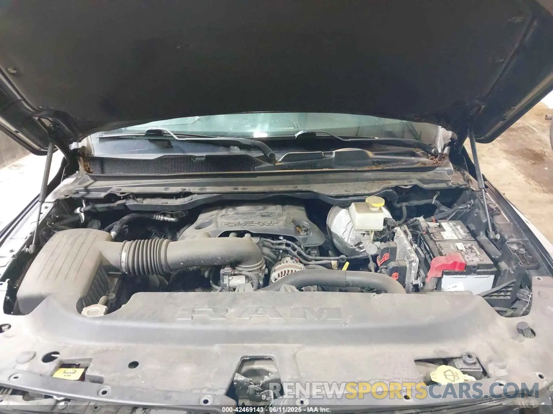 10 Photograph of a damaged car 1C6SRFFT5KN520999 RAM 1500 2019