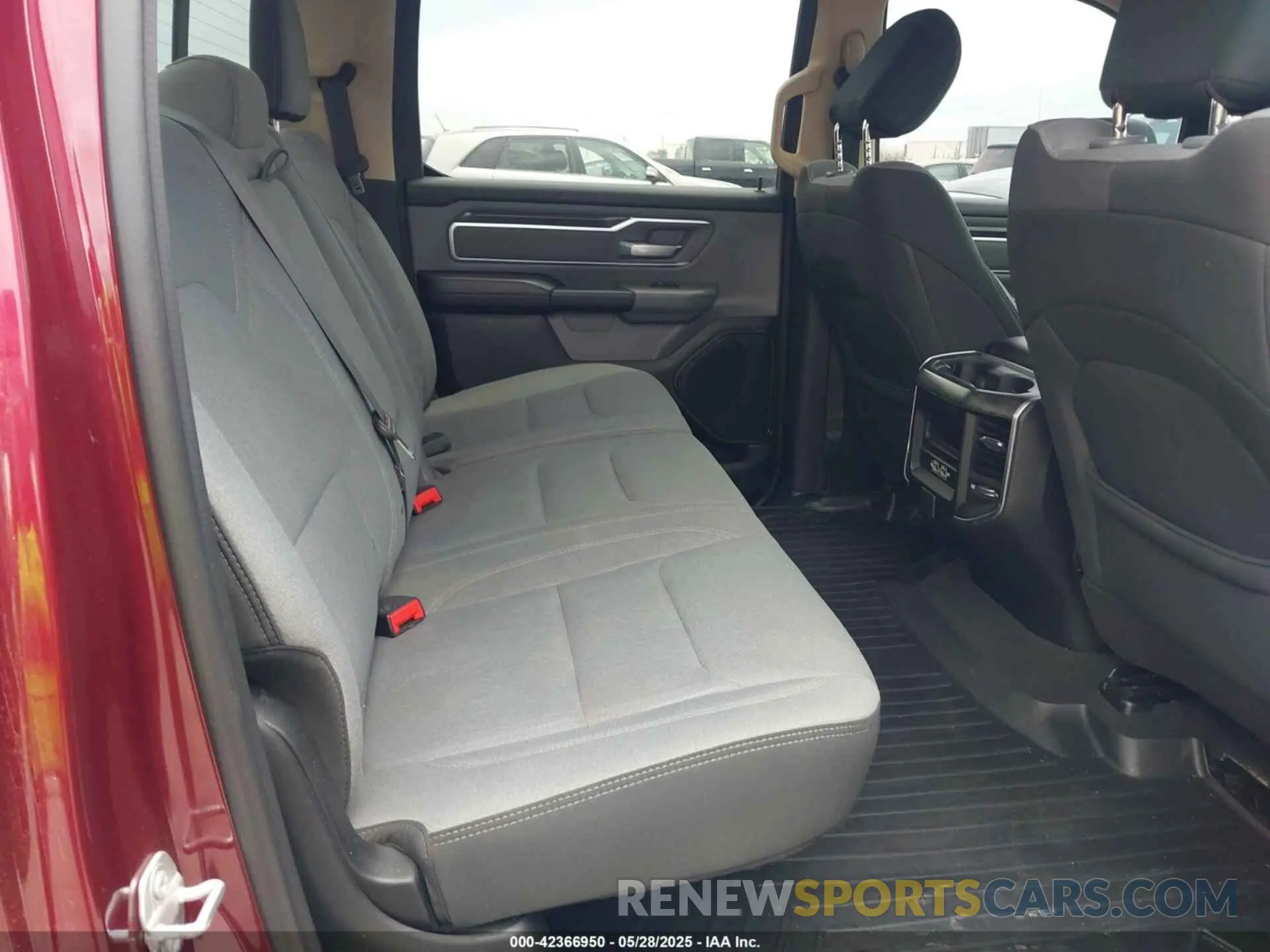 8 Photograph of a damaged car 1C6SRFFT5KN554148 RAM 1500 2019