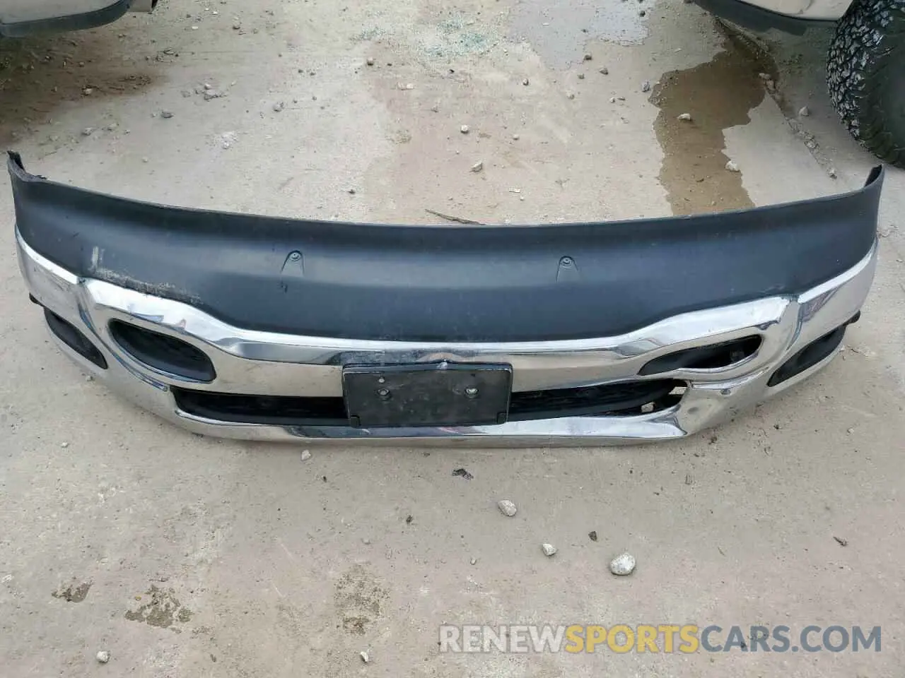 12 Photograph of a damaged car 1C6SRFFT5KN570365 RAM 1500 2019