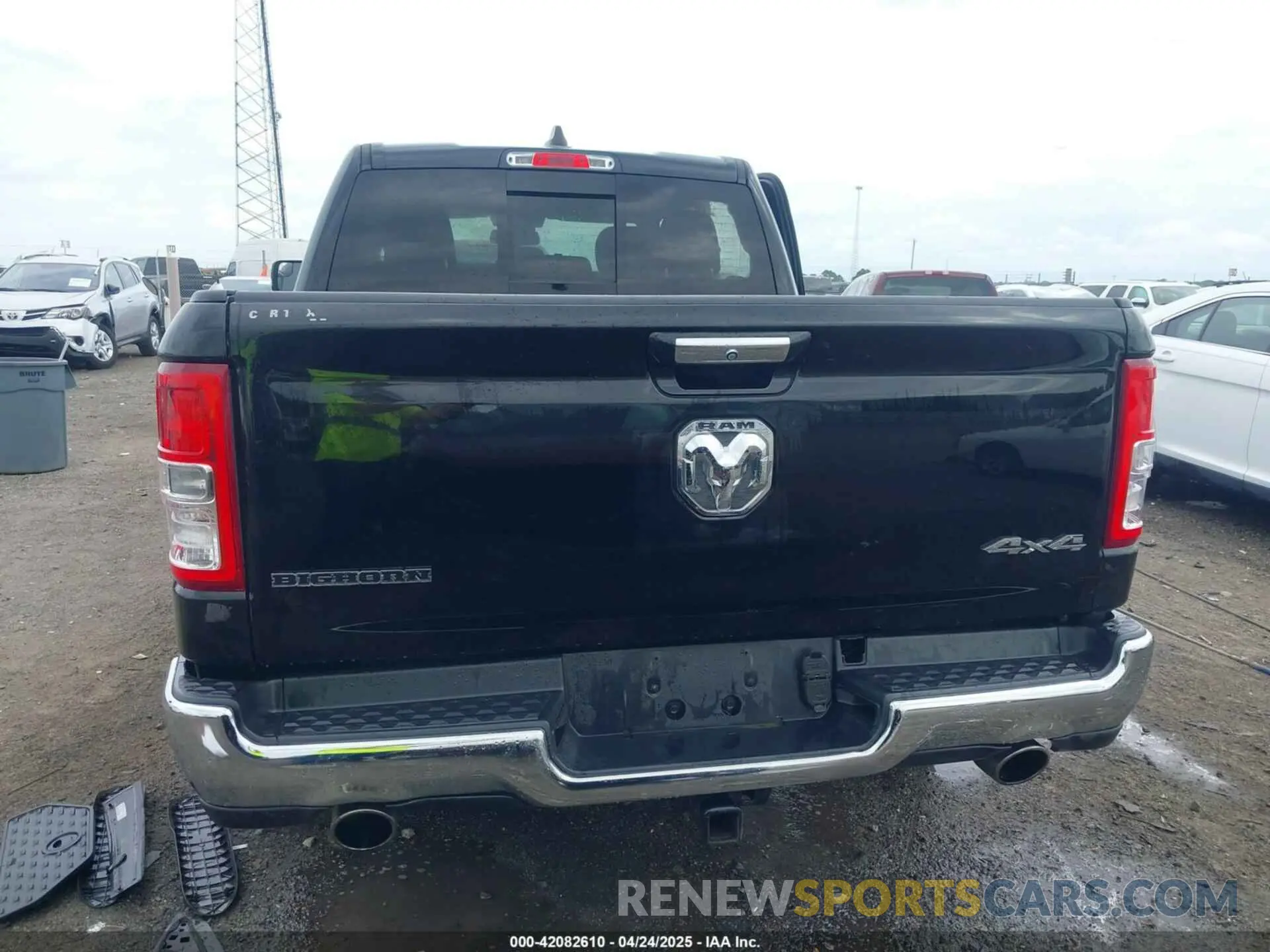 17 Photograph of a damaged car 1C6SRFFT5KN649664 RAM 1500 2019