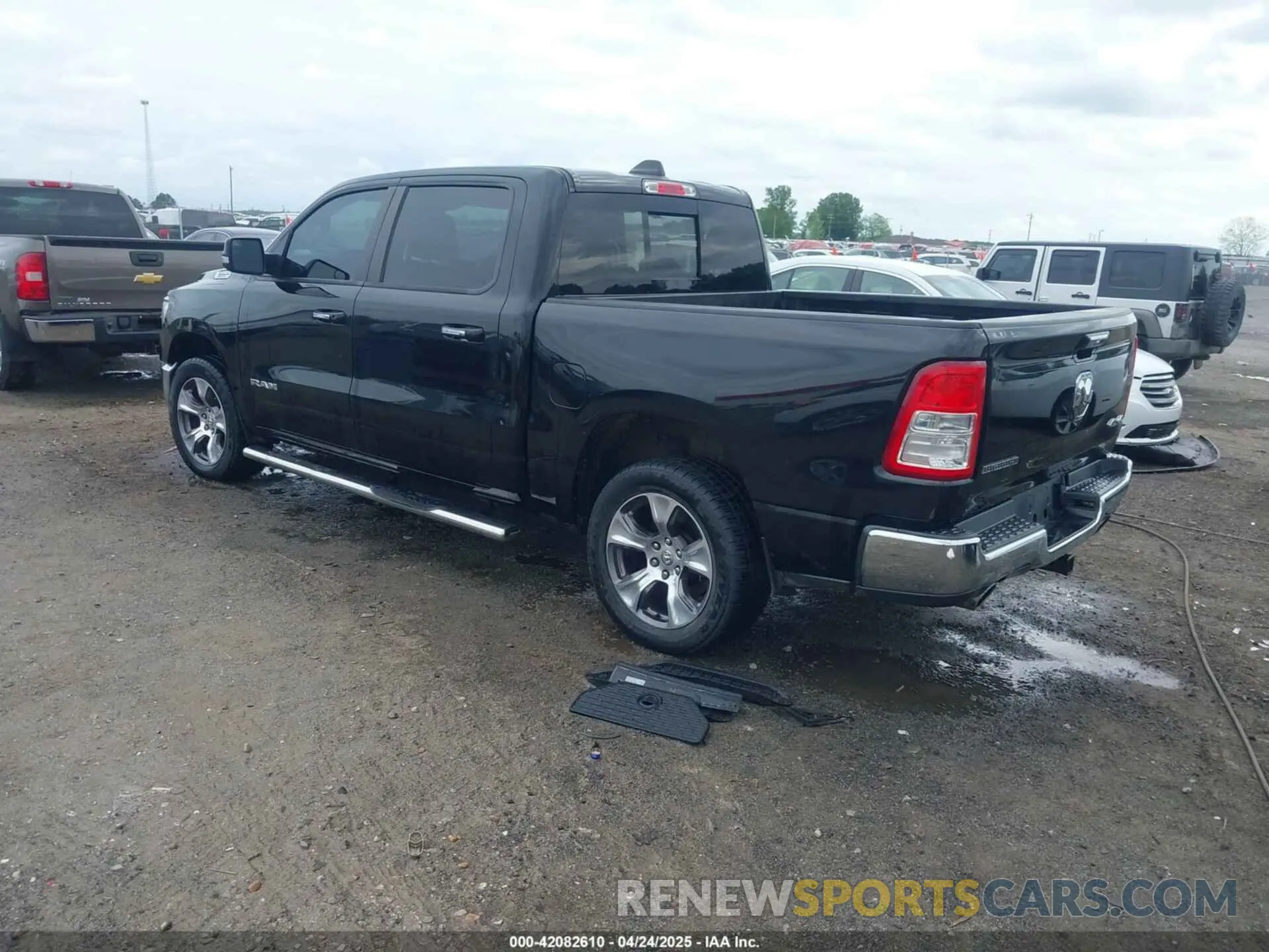 3 Photograph of a damaged car 1C6SRFFT5KN649664 RAM 1500 2019