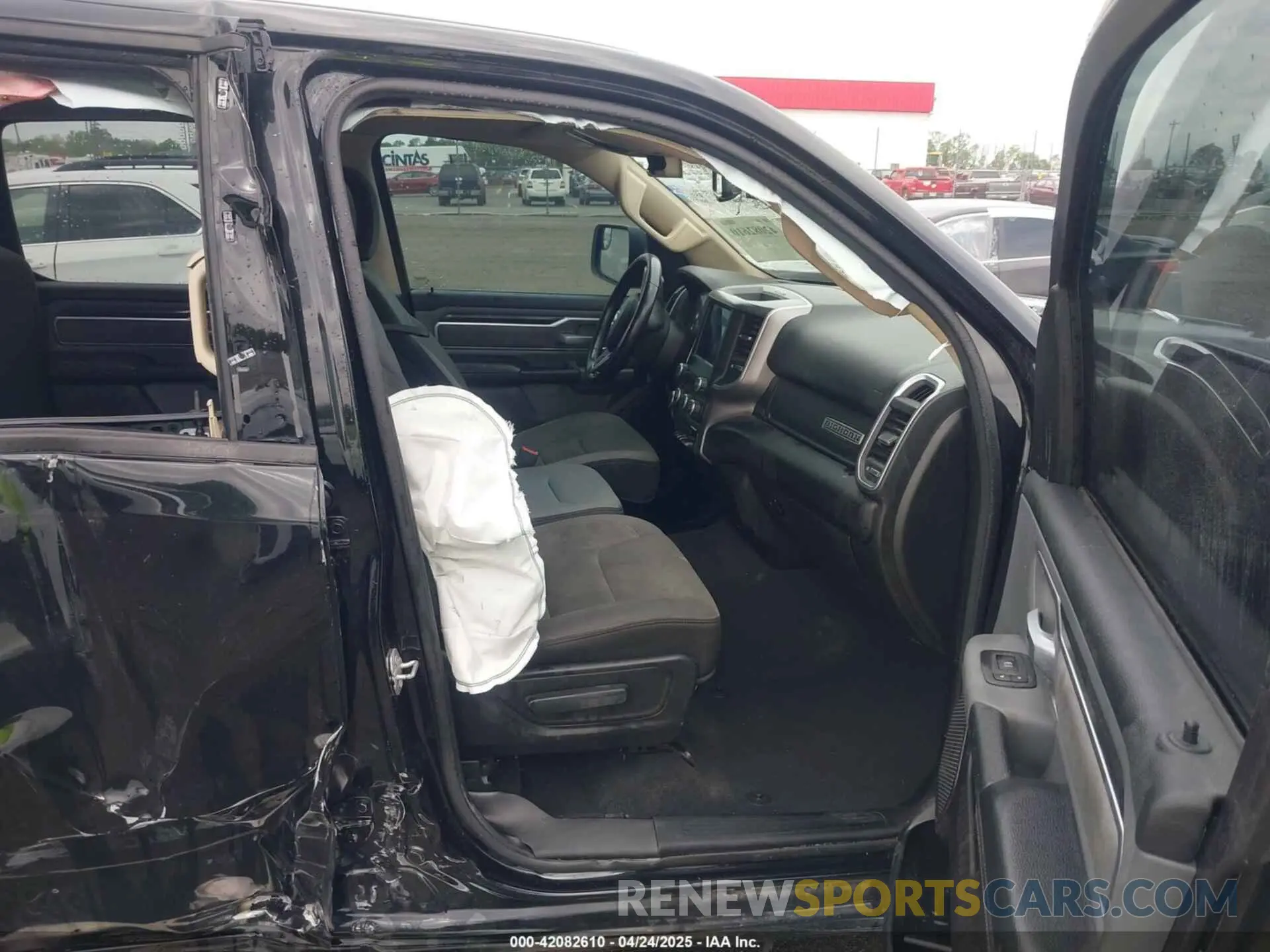 5 Photograph of a damaged car 1C6SRFFT5KN649664 RAM 1500 2019