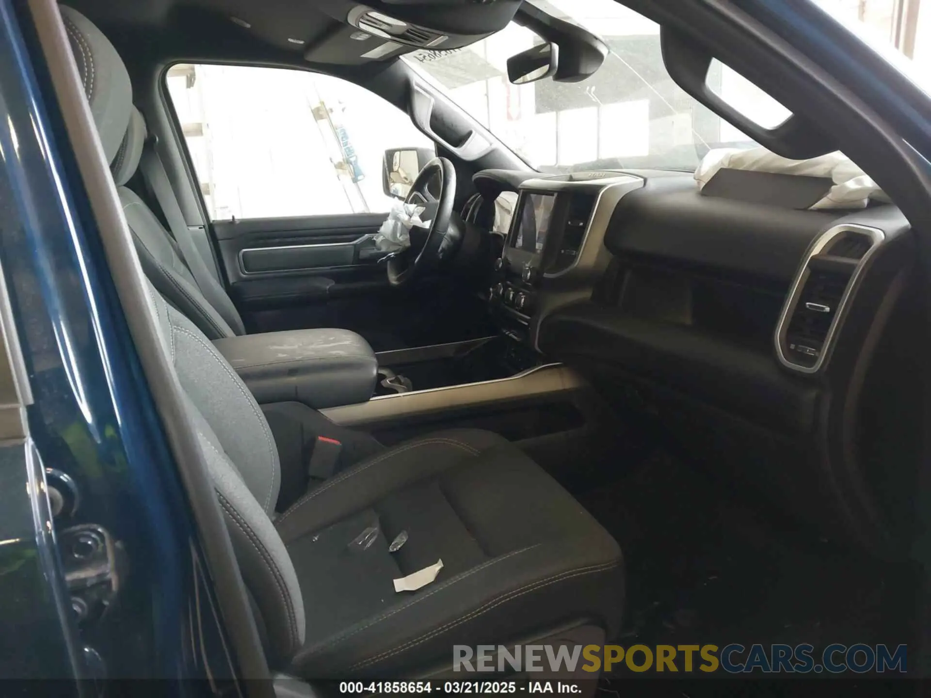 5 Photograph of a damaged car 1C6SRFFT5KN762580 RAM 1500 2019