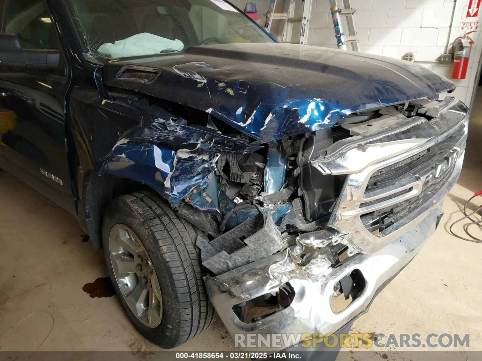 6 Photograph of a damaged car 1C6SRFFT5KN762580 RAM 1500 2019