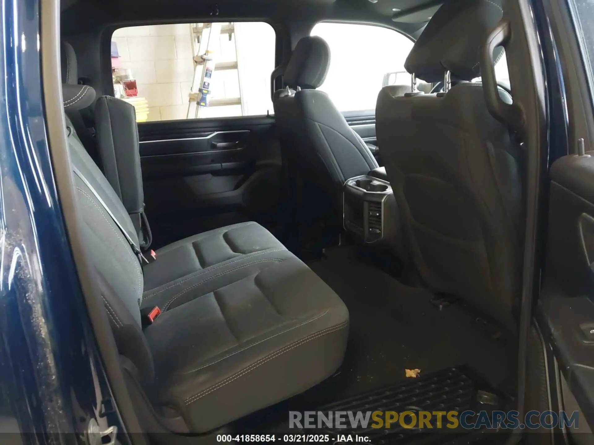 8 Photograph of a damaged car 1C6SRFFT5KN762580 RAM 1500 2019