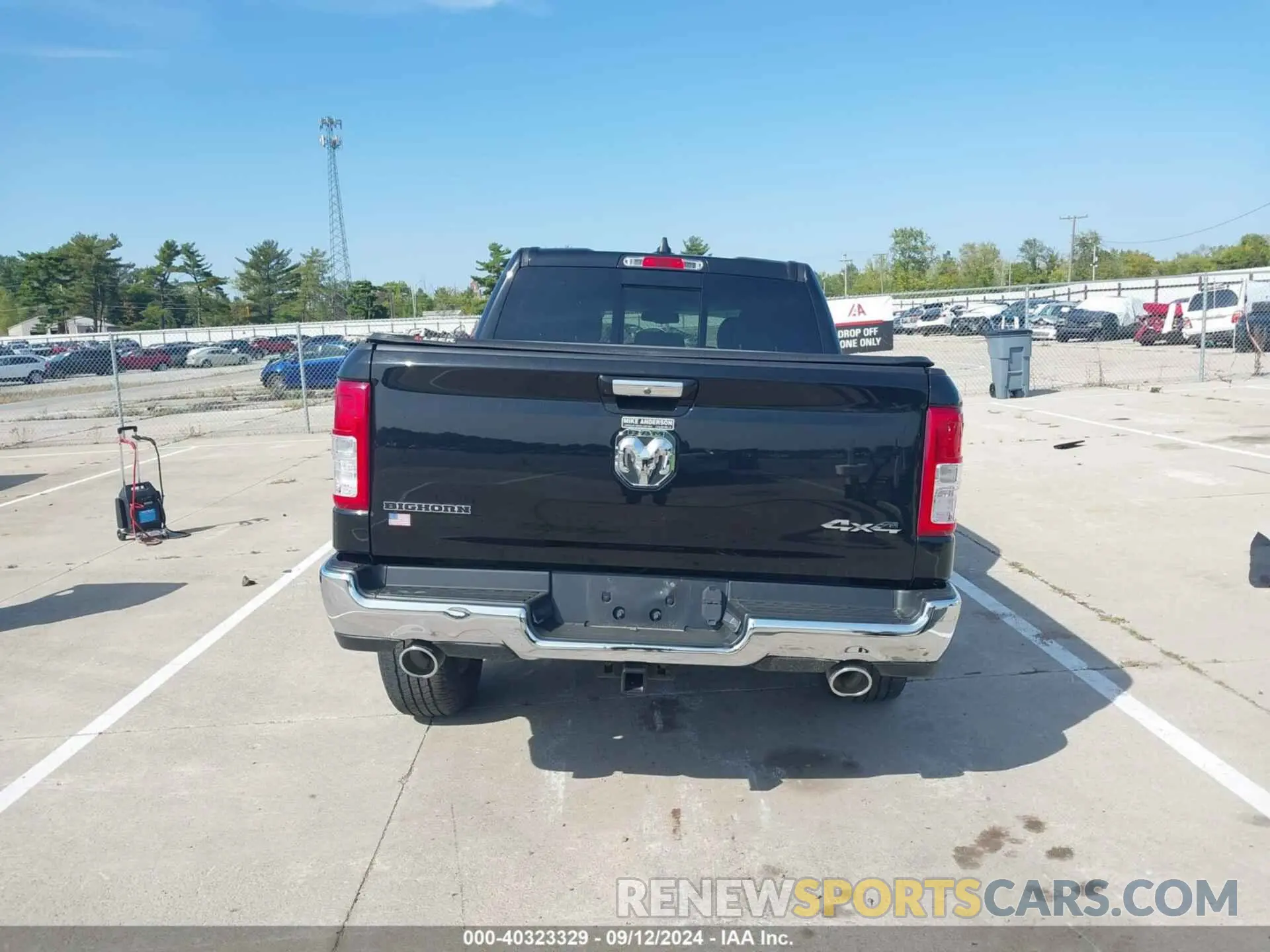 17 Photograph of a damaged car 1C6SRFFT6KN571315 RAM 1500 2019
