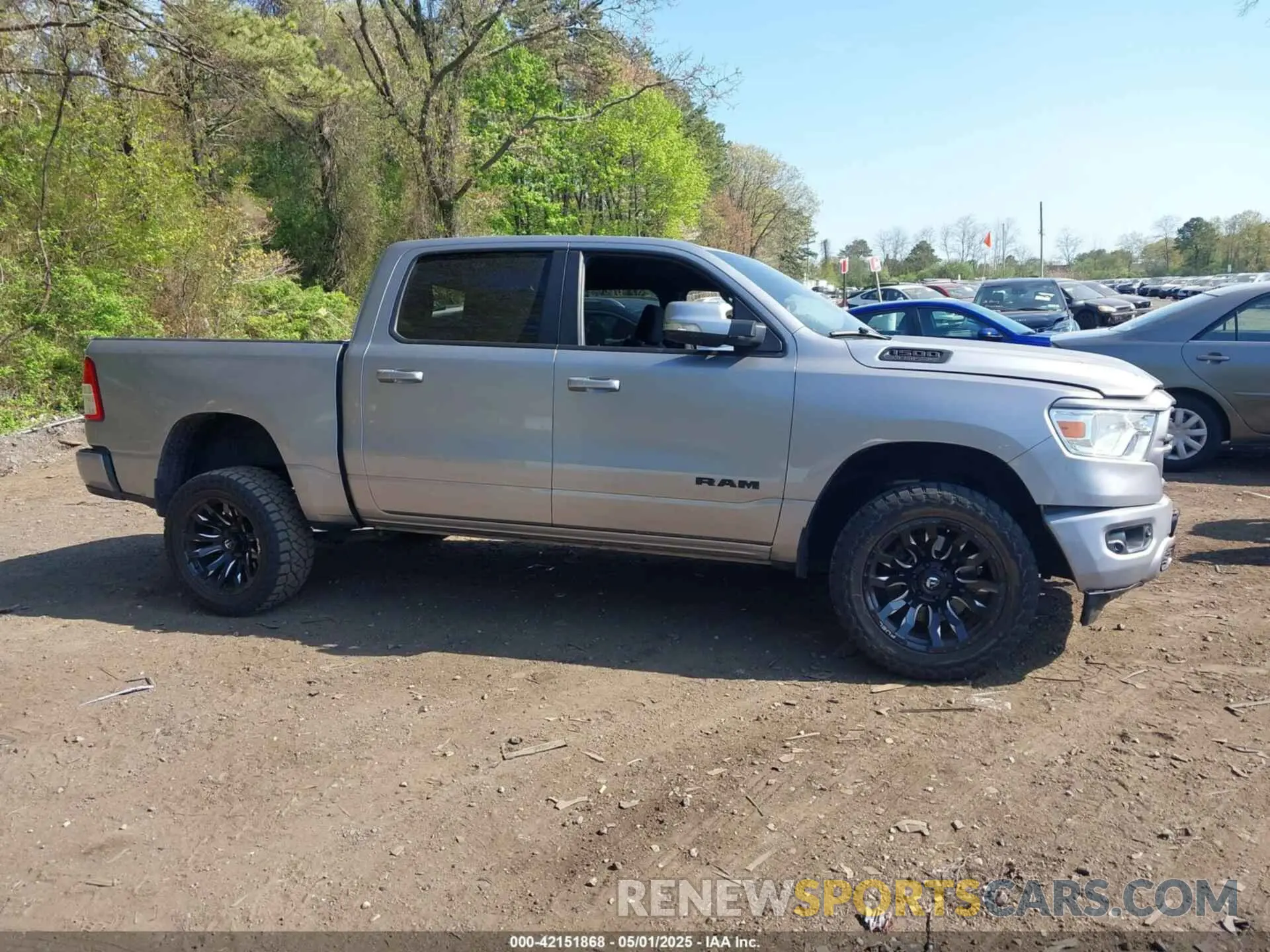 13 Photograph of a damaged car 1C6SRFFT6KN733556 RAM 1500 2019