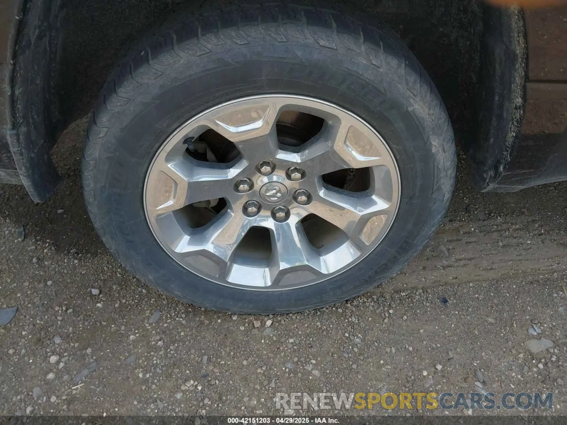 17 Photograph of a damaged car 1C6SRFFT6KN918805 RAM 1500 2019